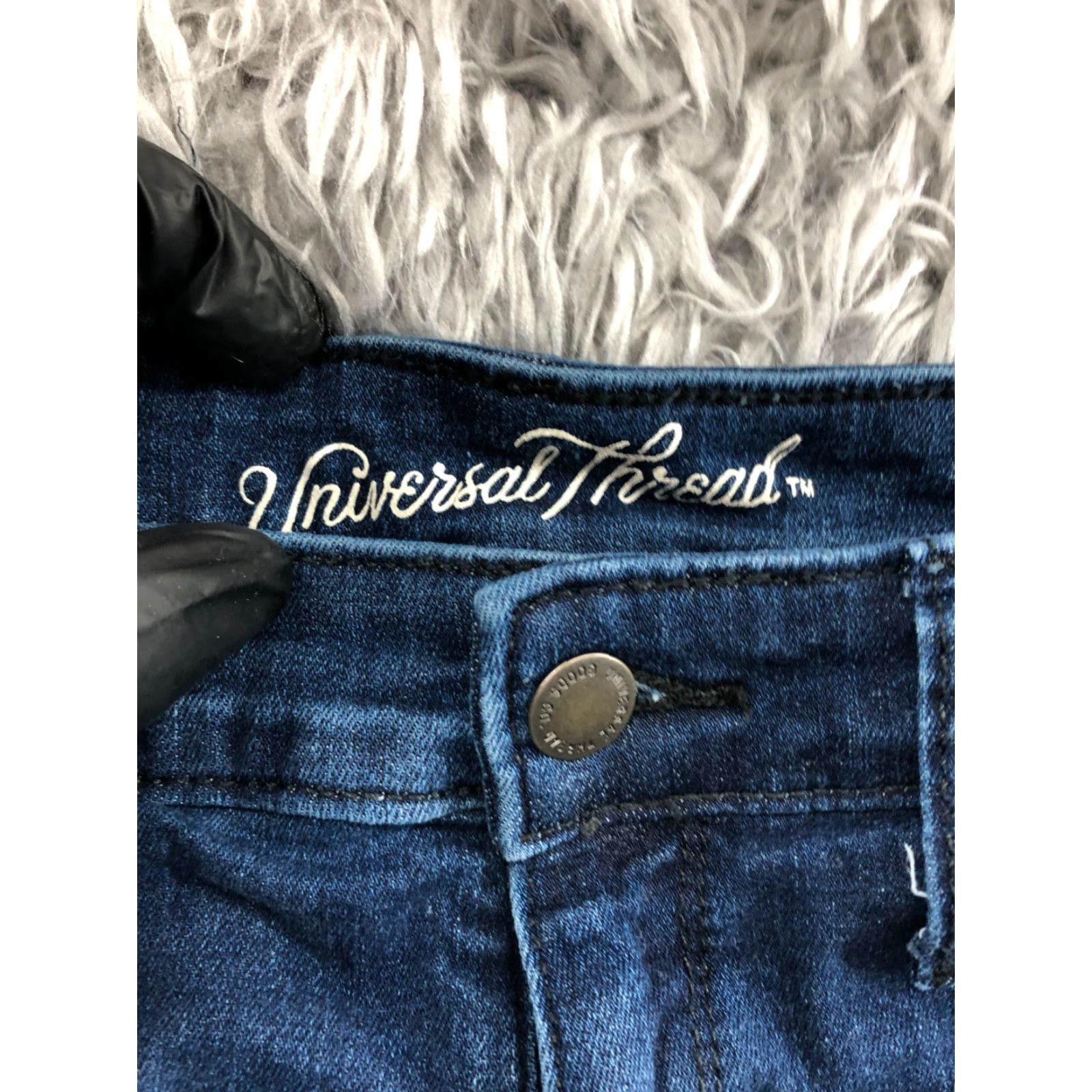 Vintage Universal Thread Hi Rise Midi Shorts Womens Size 4 Medium Wash Blue Denim 5-Pocket Regular Fit Boyfriend Style Womens Shoes? Size 27" / US 4 / IT 40 - 6 Thumbnail