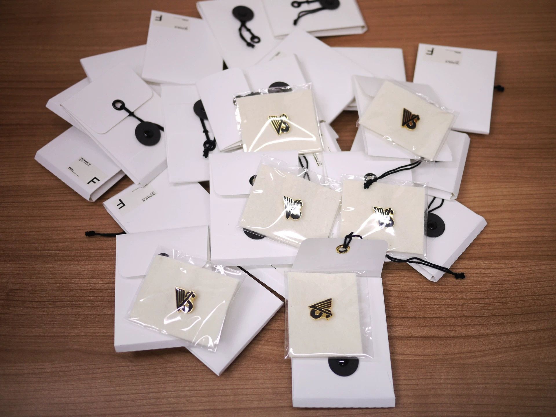Visvim Visvim Pin Badge VS Color F Size F Size ONE SIZE - 3 Thumbnail