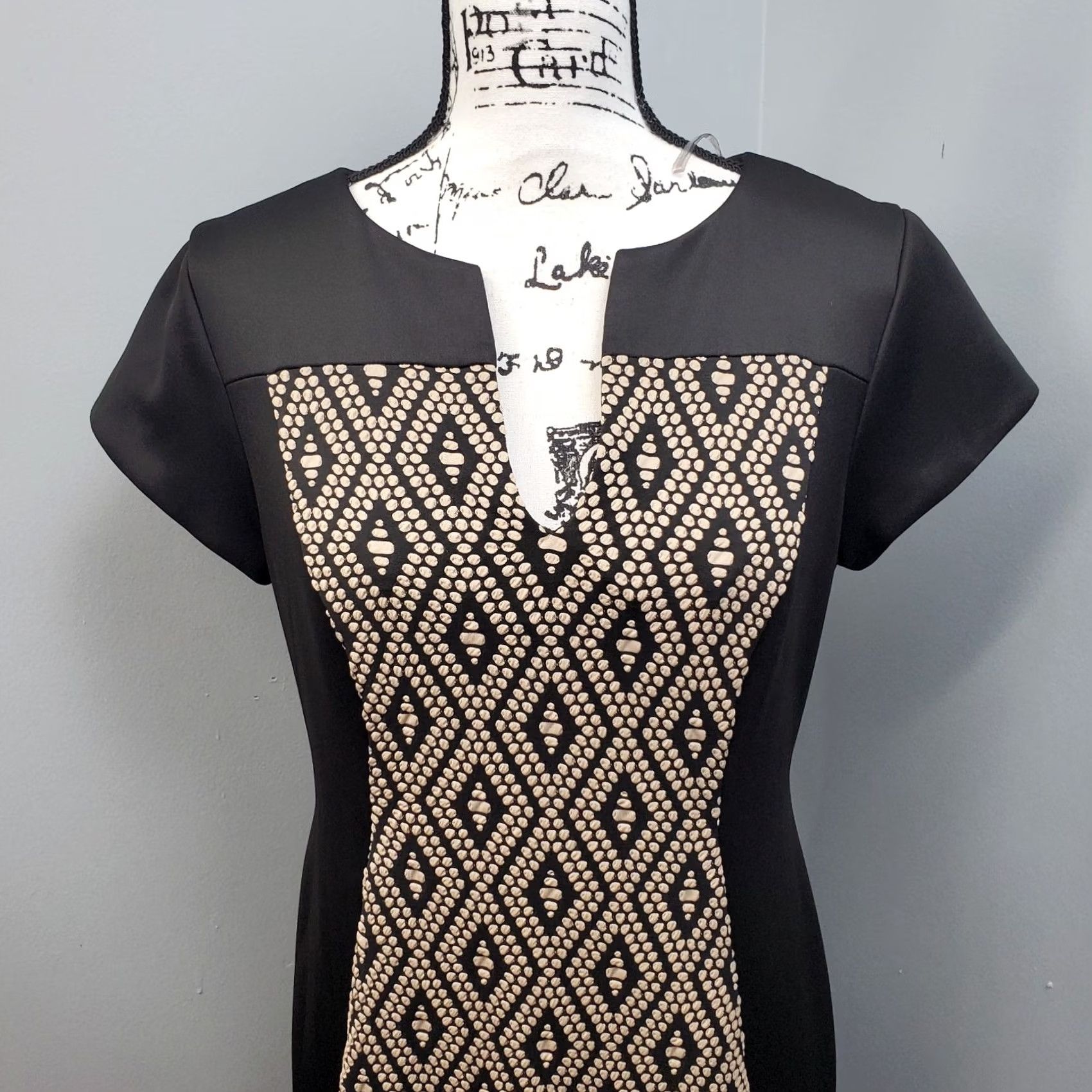 Vintage Connected Womens Bodycon Dress 10 Black Tan Cap Sleeve Back Zip V-Neck Stretch Geometric Square Pattern 38" Length 16" Chest 38" Length 38" Mens? Size L / US 10 / IT 46 - 3 Thumbnail