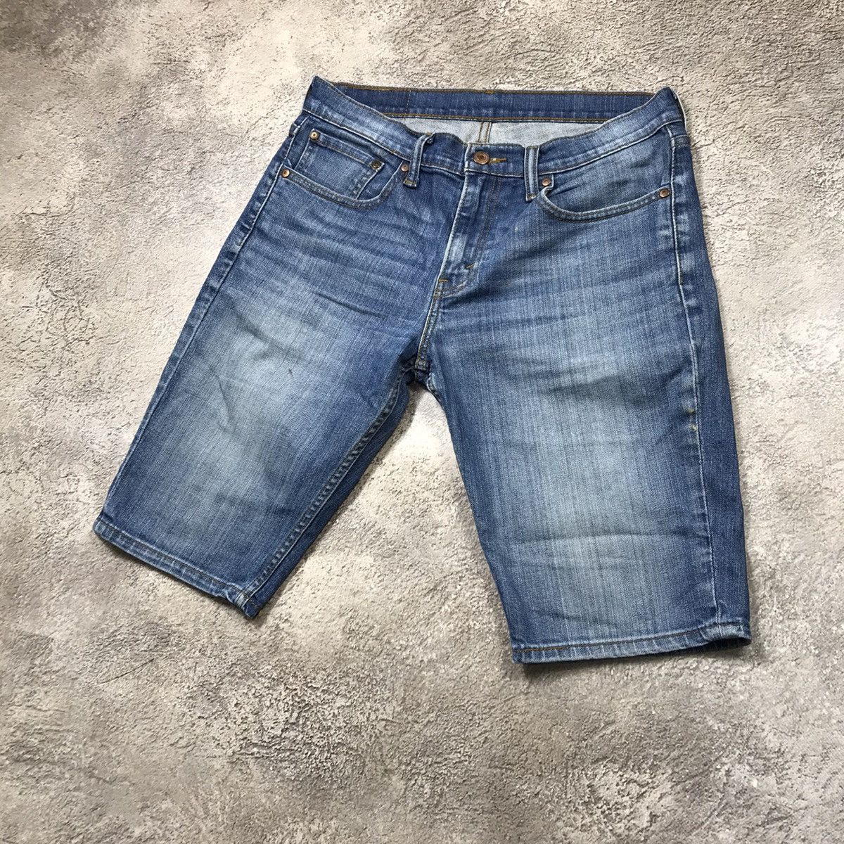 Vintage Vintage Levis Sun Faded Denim Shorts Y2K Streetwear Logo 31 Size US 31 - 2 Thumbnail