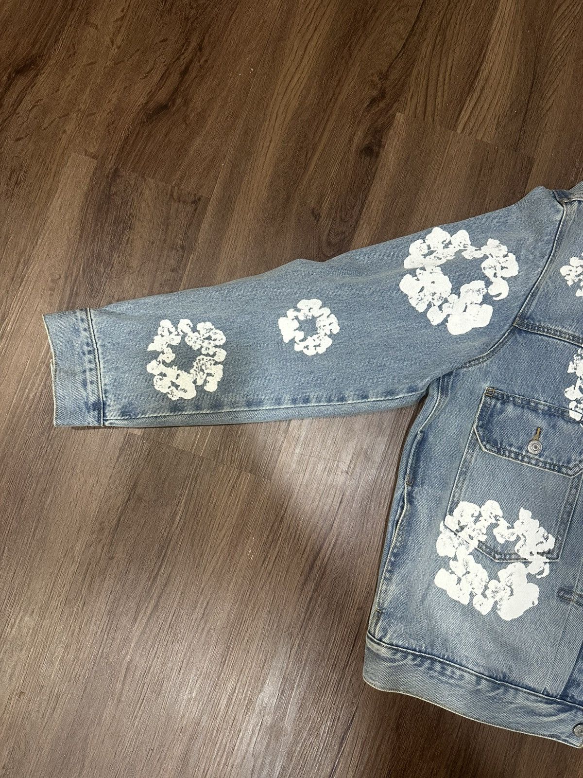 DENIM TEARS × Levi's Denim Tears x Levis Light Blue Cotton Wreath Denim Jacket Size US L / EU 52-54 / 3 - 3 Thumbnail