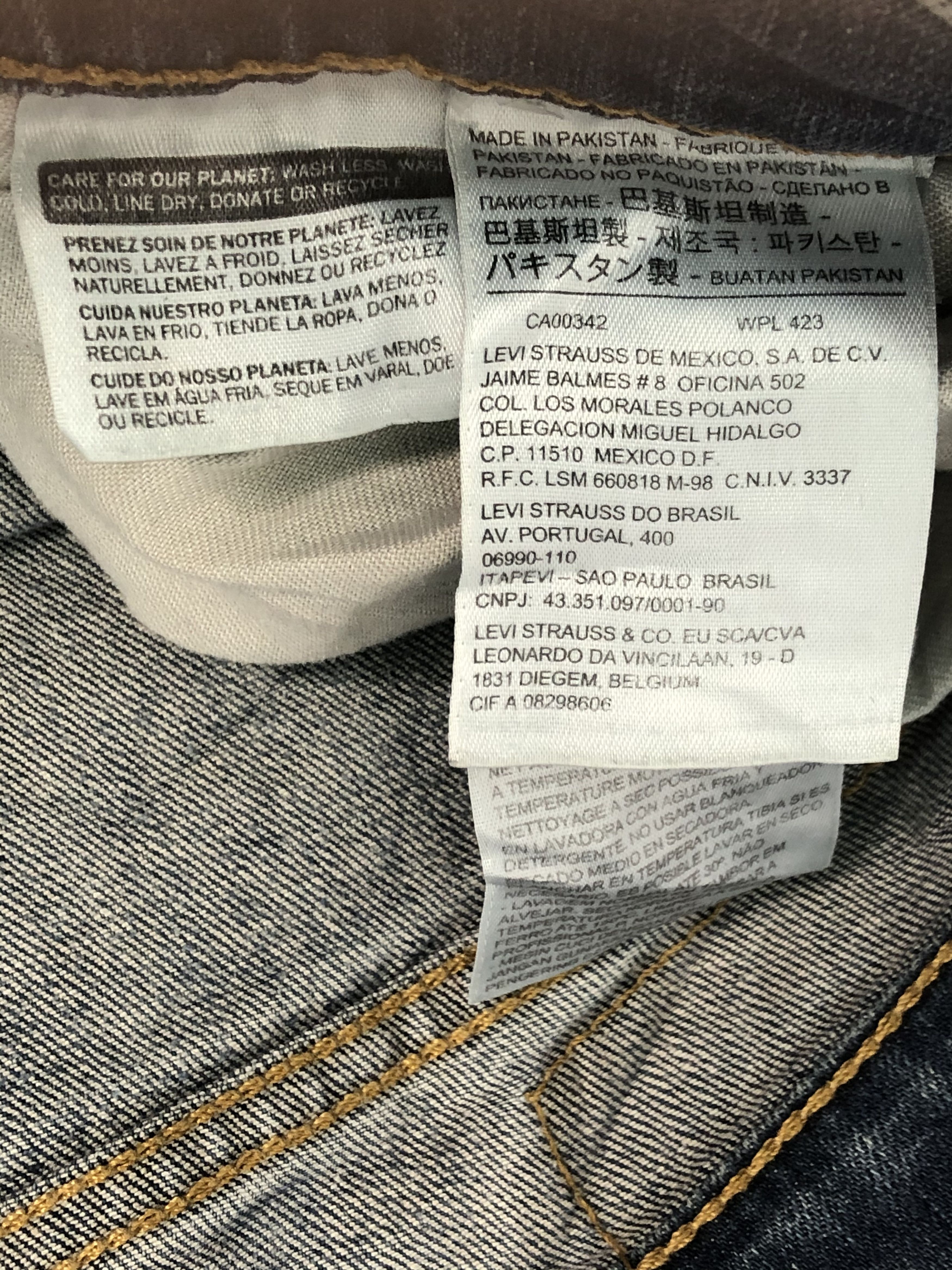 Vintage Distressed Levis Faded Blue Jeans DP0068