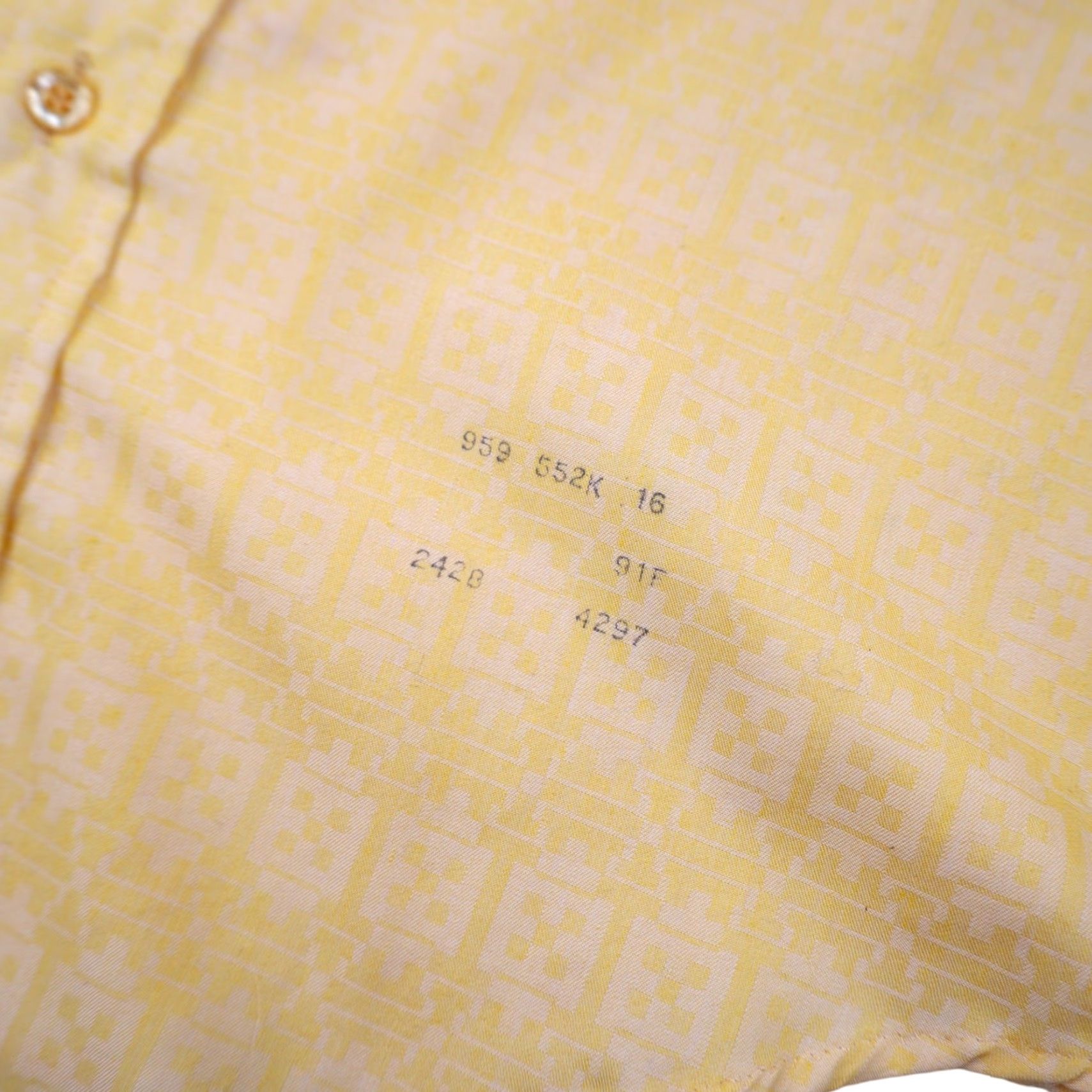 Vintage VINTAGE TownCraft Pennys Button-Up Shirt Short Sleeve Large Yellow Polyester Allover Design Mens 70s Size US L / EU 52-54 / 3 - 4 Thumbnail