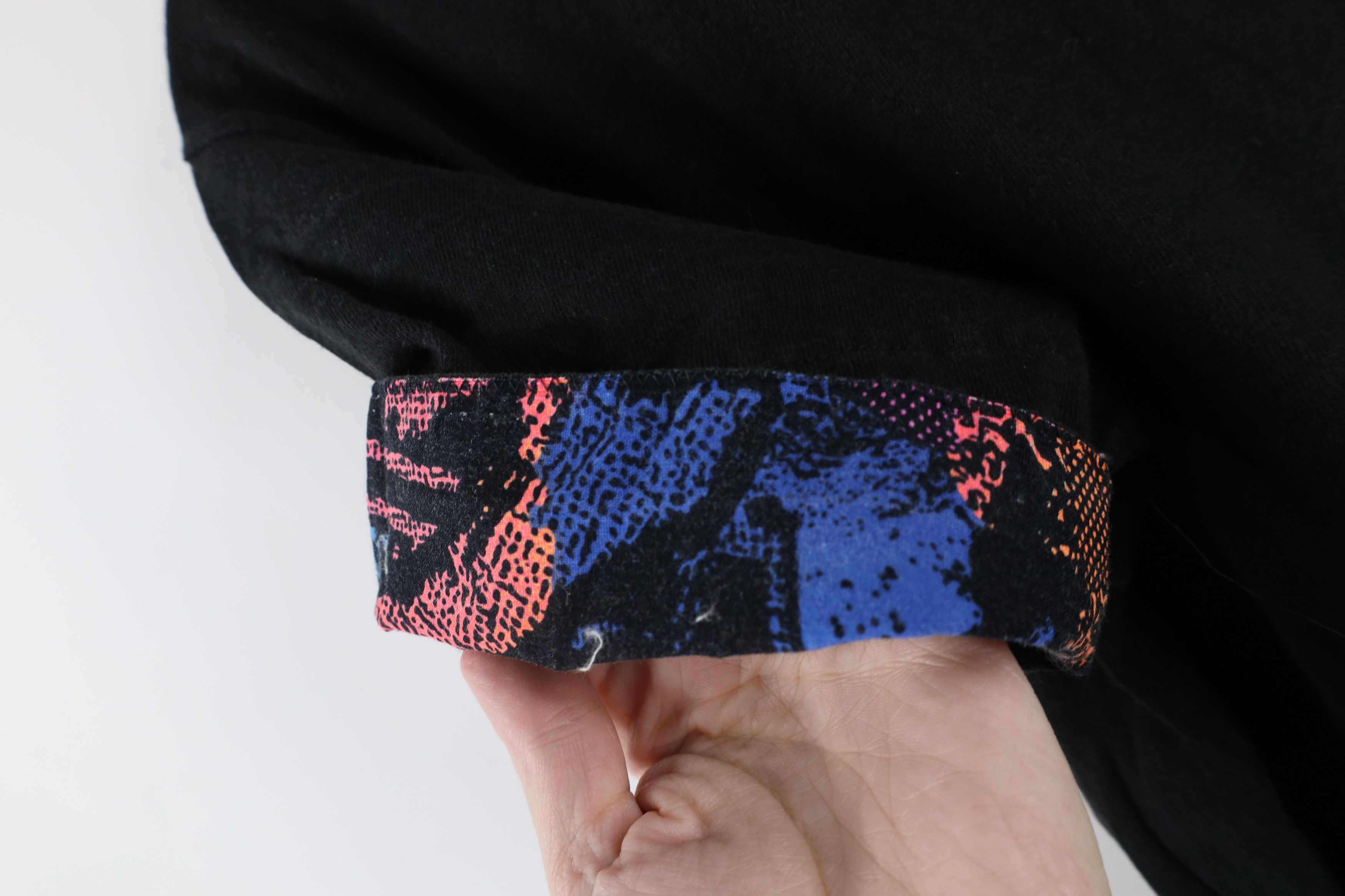 Vintage Vintage 90s Streetwear Abstract Flip Cuff Pocket T-Shirt USA Size US M / EU 48-50 / 2 - 6 Thumbnail