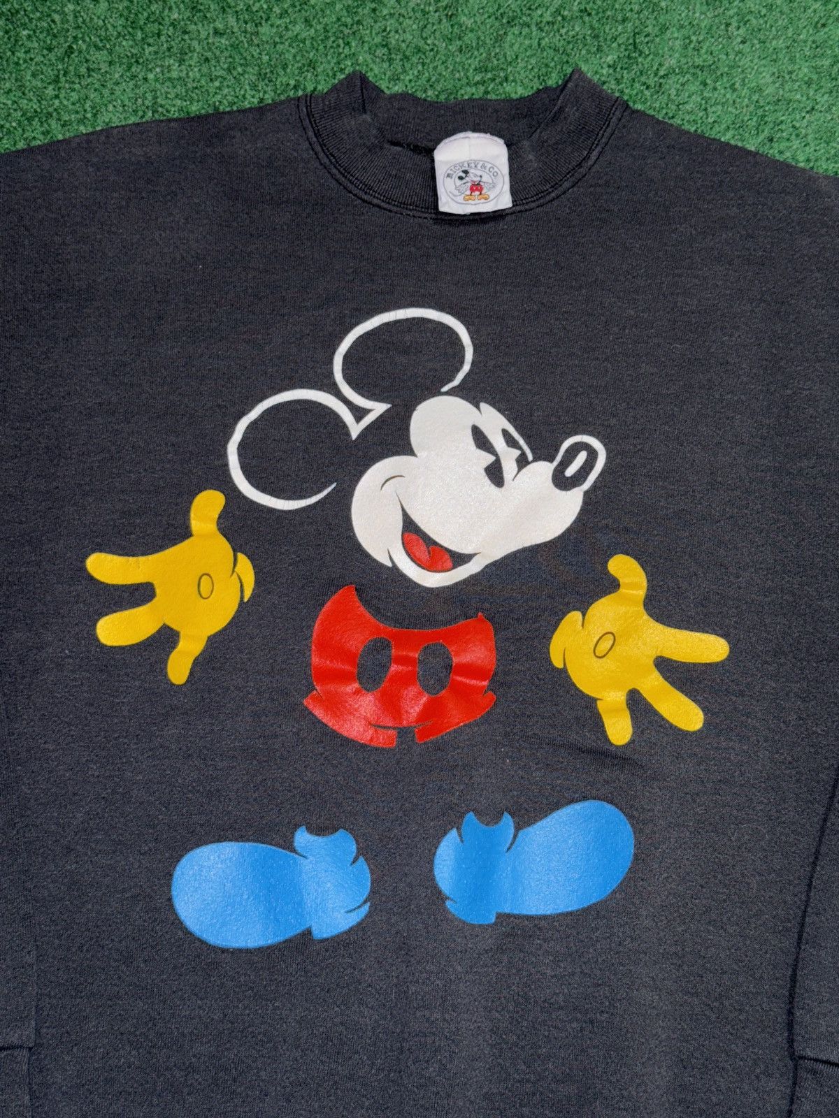 Disney × Mickey Unlimited × Vintage Vintage 80s Disney Mickey Mouse Mickey & Co Faded Crewneck Size L / US 10 / IT 46 - 2 Thumbnail
