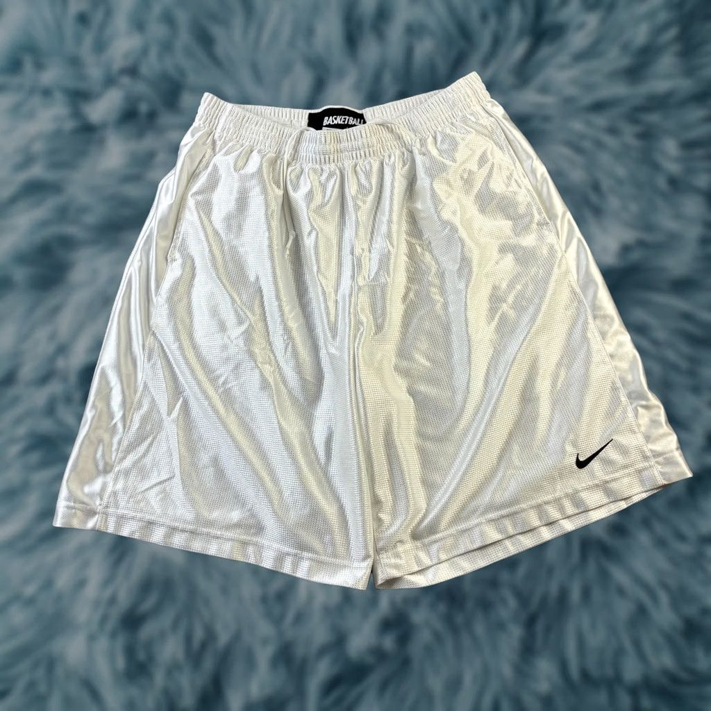 Nike VINTAGE Nike Shorts Mens 2XL White Shiny Dazzle Basketball Baggy Shorts Size US 32 / EU 48 - 1 Thumbnail