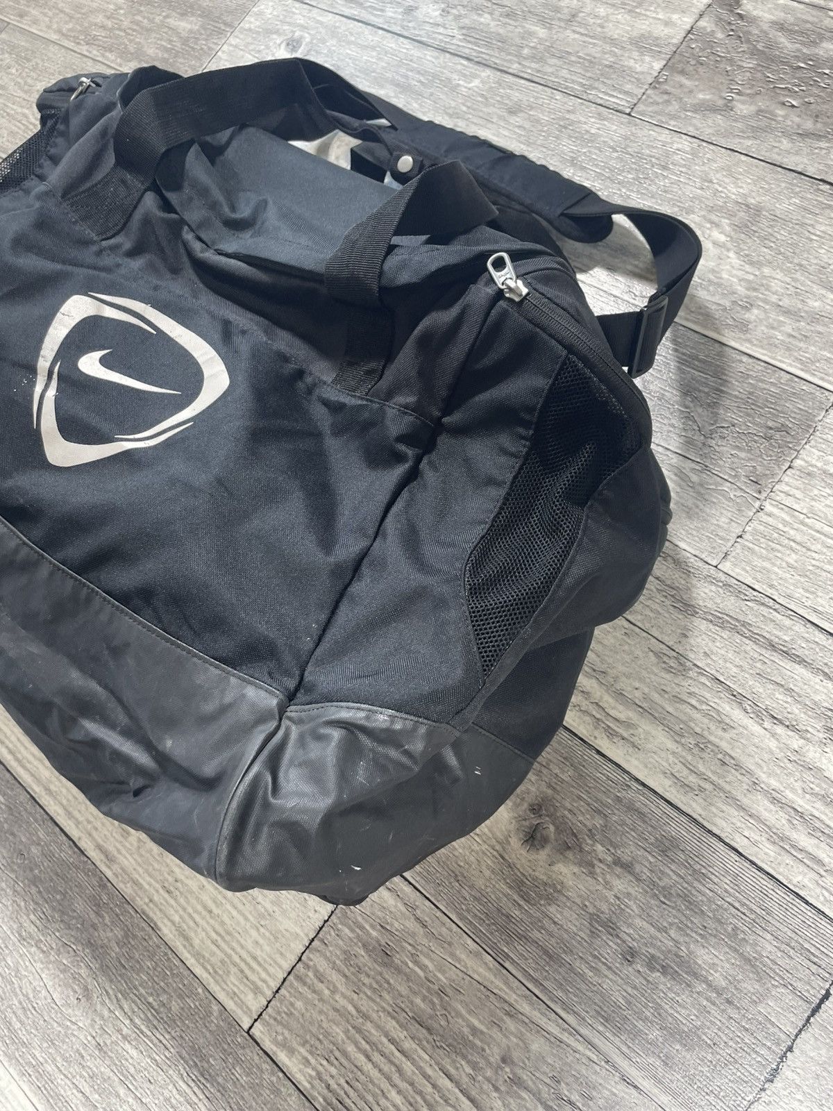 Nike Vintage Nike 2000s Sportswear Gym Big Bag Size ONE SIZE - 3 Thumbnail