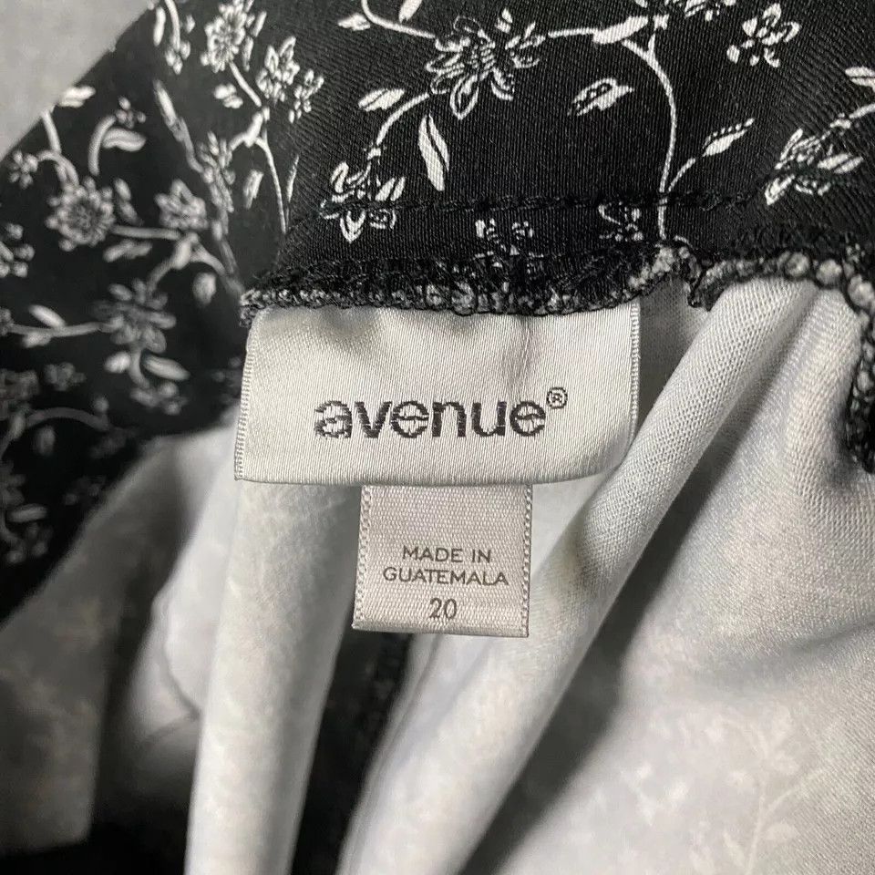 Avenue Avenue Capri Pants Women's 20 Pull On Stretch Viscose Blend Size 42" / US 20 - 7 Thumbnail