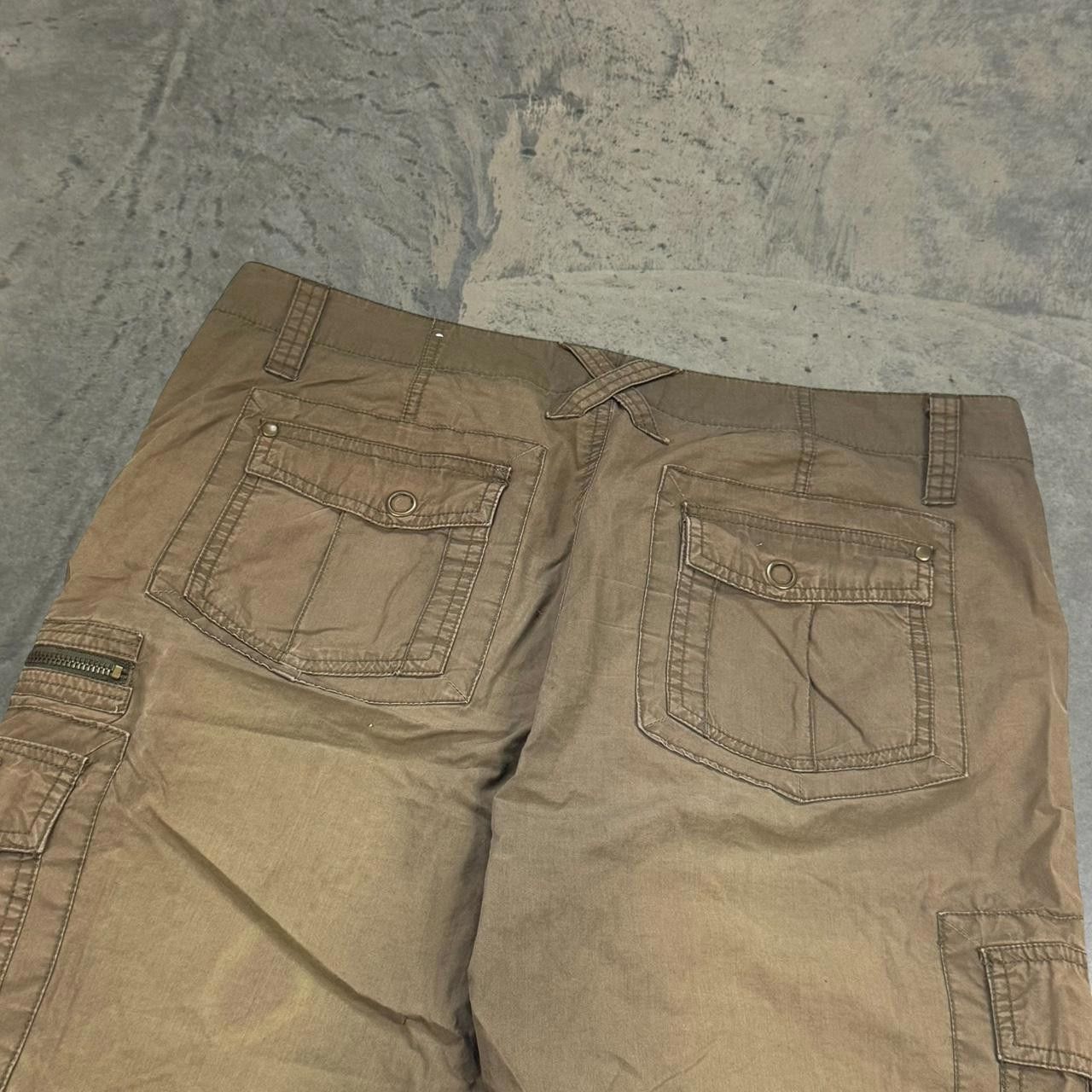 Guess × Vintage Vintage Y2K Insanely Faded Guess Cargo Shorts Size US 36 / EU 52 - 5 Thumbnail