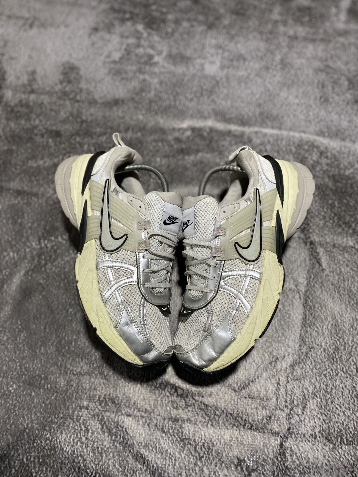 Nike Nike V2K Run Pure Platinum Metallic Silver Size US 9.5 / EU 42-43 - 3 Thumbnail