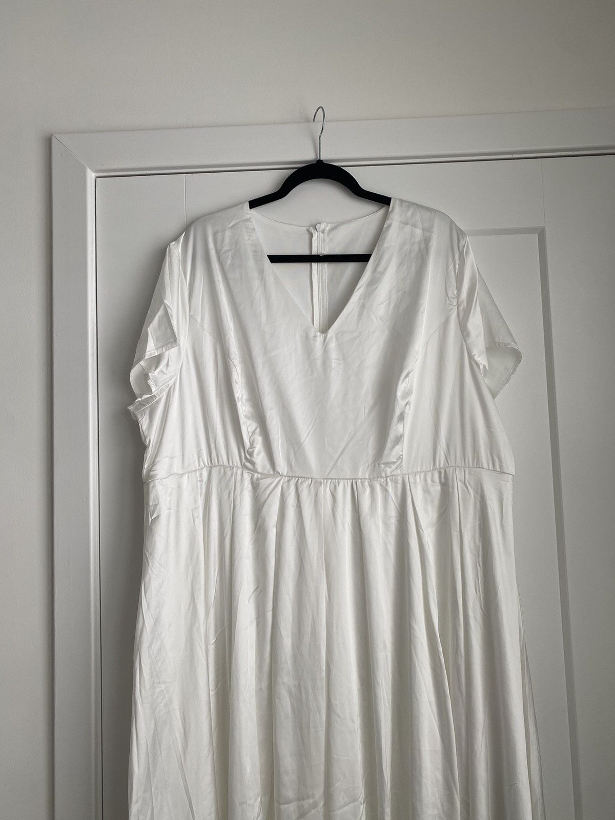 Other Plus wear NWT solid white color v neck long maxi dress Size XXL / US 16-18 / IT 52-54 - 3 Thumbnail
