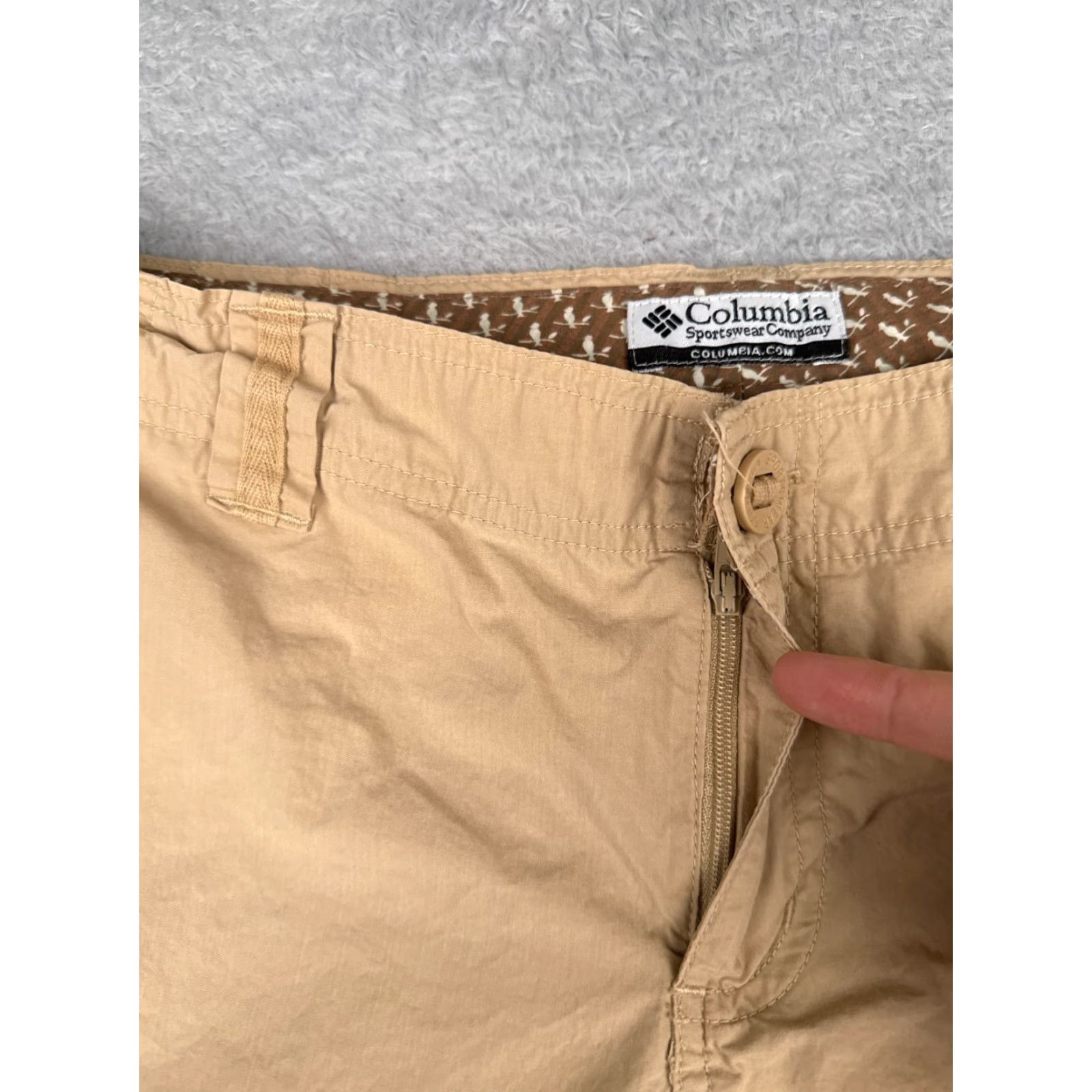 Vintage Columbia Women's Cargo Shorts Size 4 Beige 100% Cotton Hiking Casual 14 Inseam Regular Fit Size 27" / US 4 / IT 40 - 6 Thumbnail