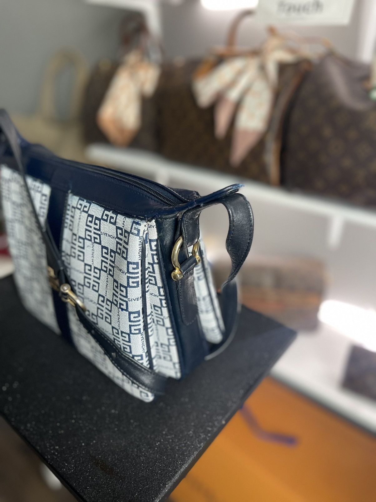 Givenchy Givenchy Monogram 4G Gold Shoulder Bag Size ONE SIZE - 3 Thumbnail