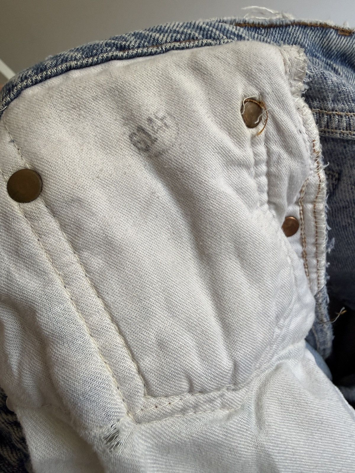 Vintage Vintage Levi's 505 Thrashed Denim Jeans Size US 36 / EU 52 - 10 Thumbnail