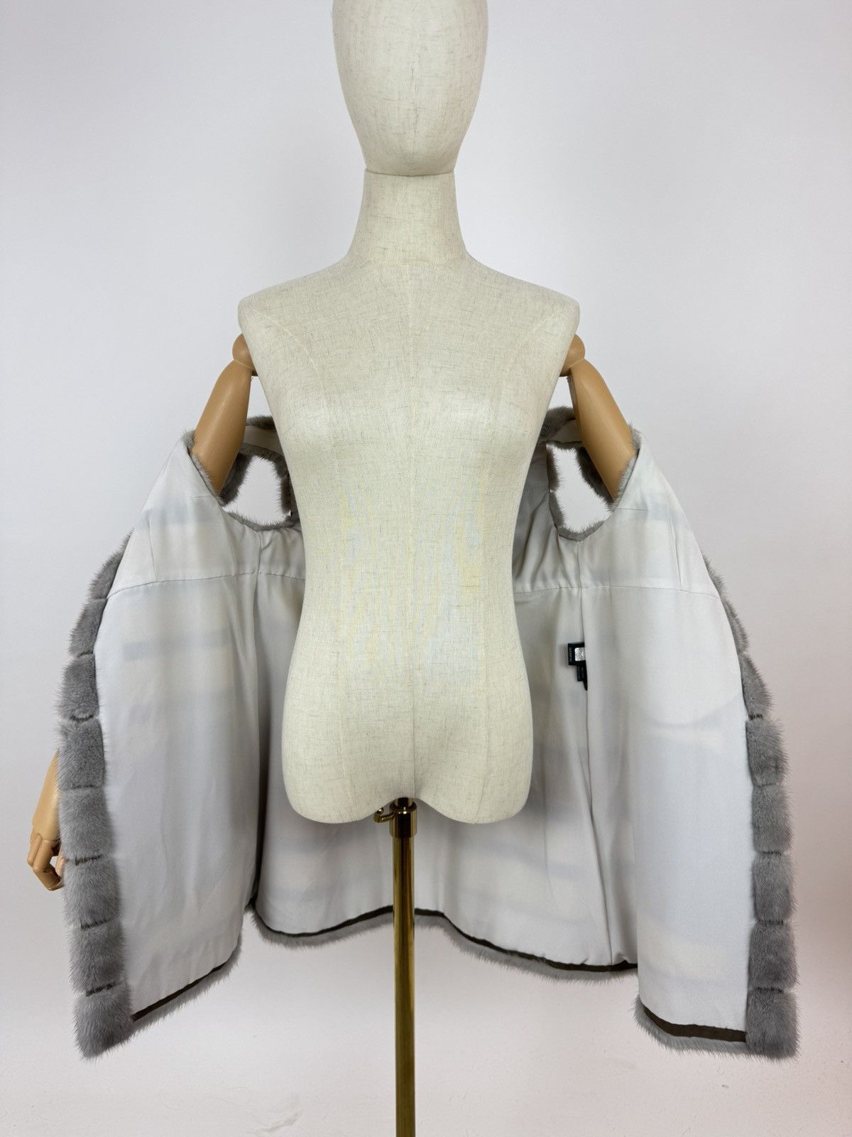 Fendi FENDI fur long vest collared archive clothing Womens size 42 Size M / US 6-8 / IT 42-44 - 10 Thumbnail
