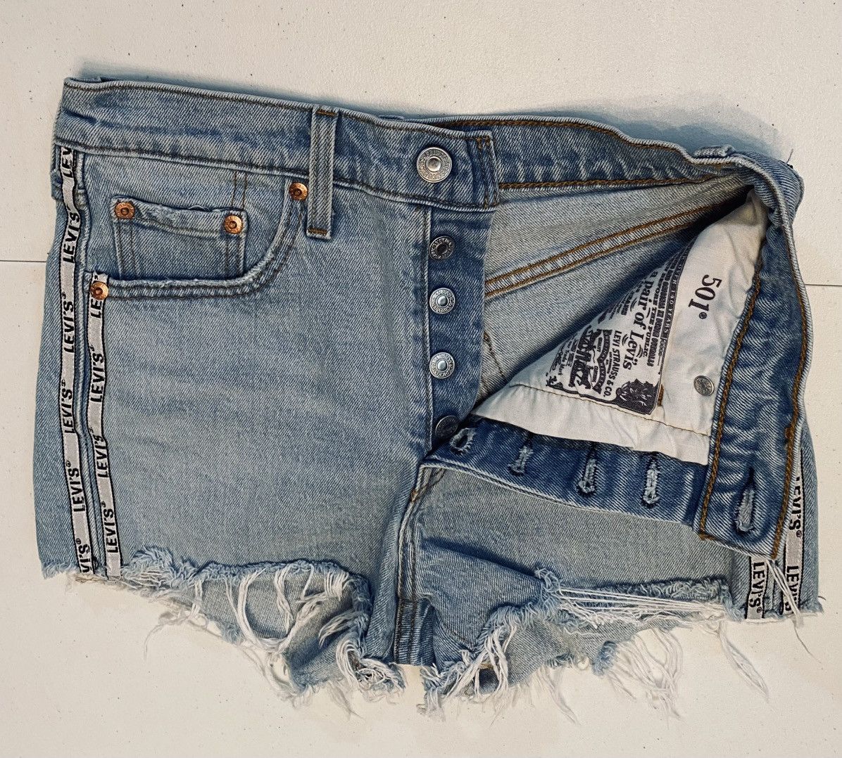 Levi's Levi's Spellout Logo Side Ribbon 501 High Rise Cut Offs 25 Size 25" / US 0 / IT 36 - 9 Thumbnail