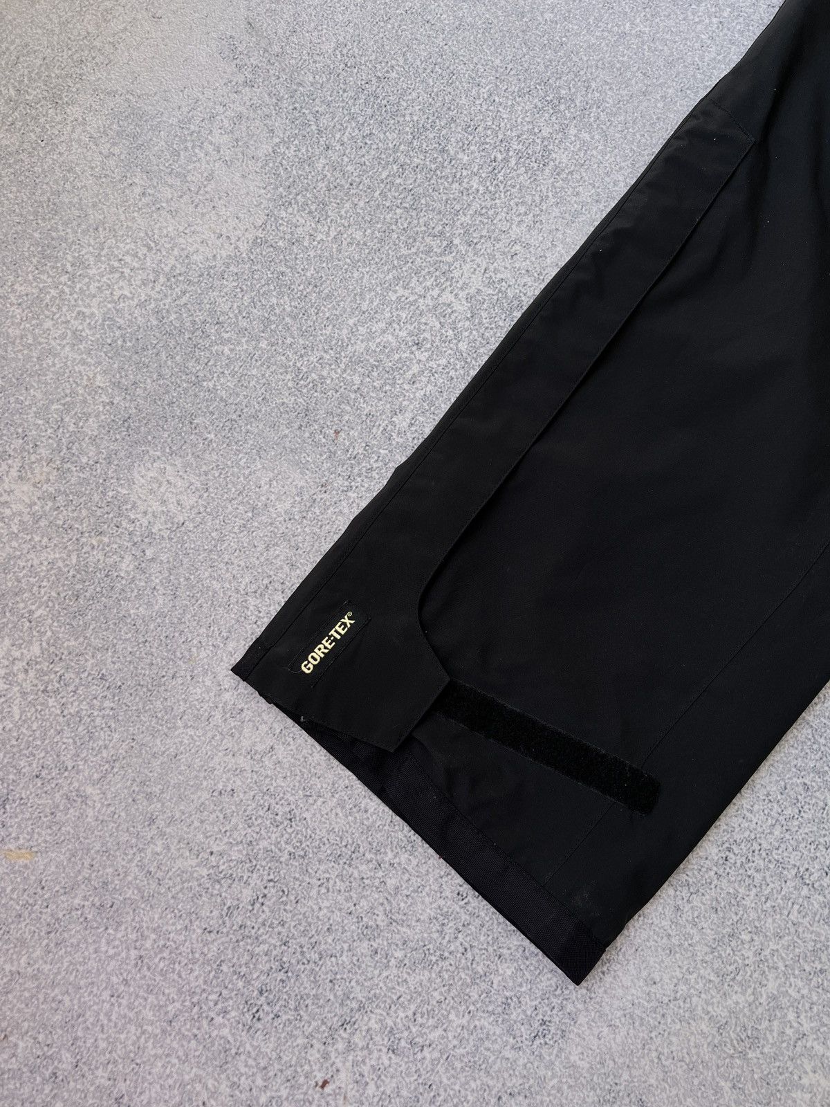 Vintage Vintage Calvin Green Gore-Tex Black Nylon Pants Size US 35 - 11 Thumbnail