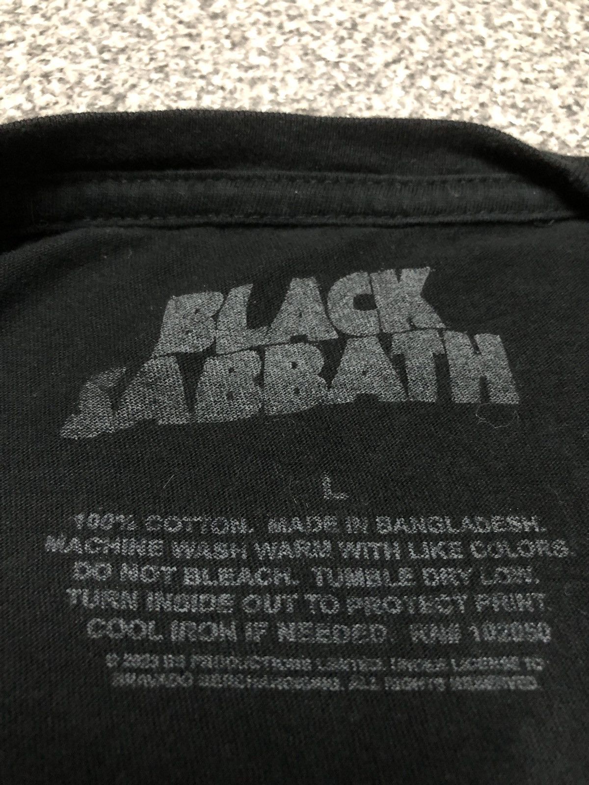Band Tees Black Sabbath Merchandise Official Band Tshirt Size US L / EU 52-54 / 3 - 12 Thumbnail