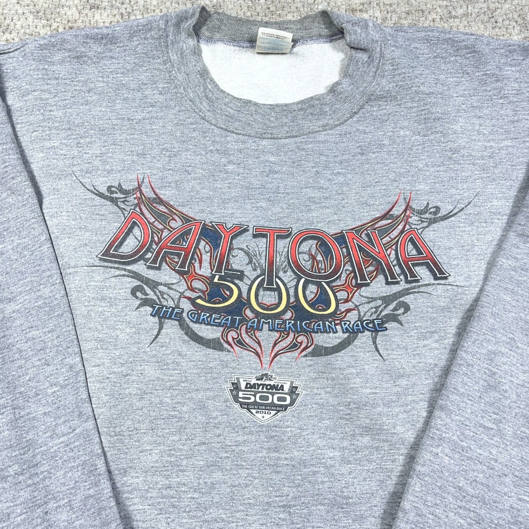 Gildan VINTAGE Daytona 500 Sweatshirt Men XL Gray Crewneck Gildan Logo 90s Retro Classic Nascar Tattoo Pullover Knit Sweatshirt Size US XL / EU 56 / 4 - 4 Thumbnail