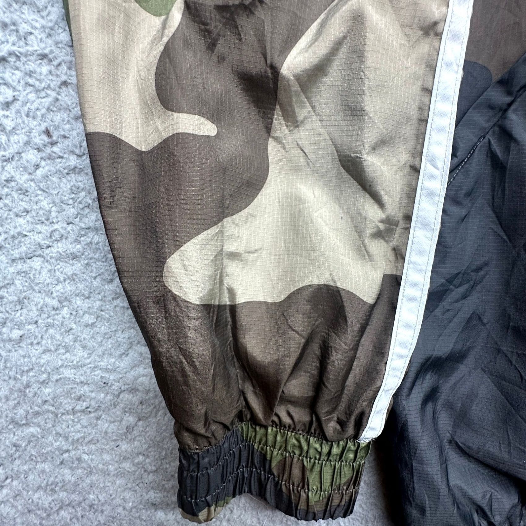 Adidas Adidas Originals Camo Windbreaker Hooded Jacket Mens Large Ripstop Camouflage Black Zip Full Zip Hooded Mens L Regular Size Size US L / EU 52-54 / 3 - 4 Thumbnail