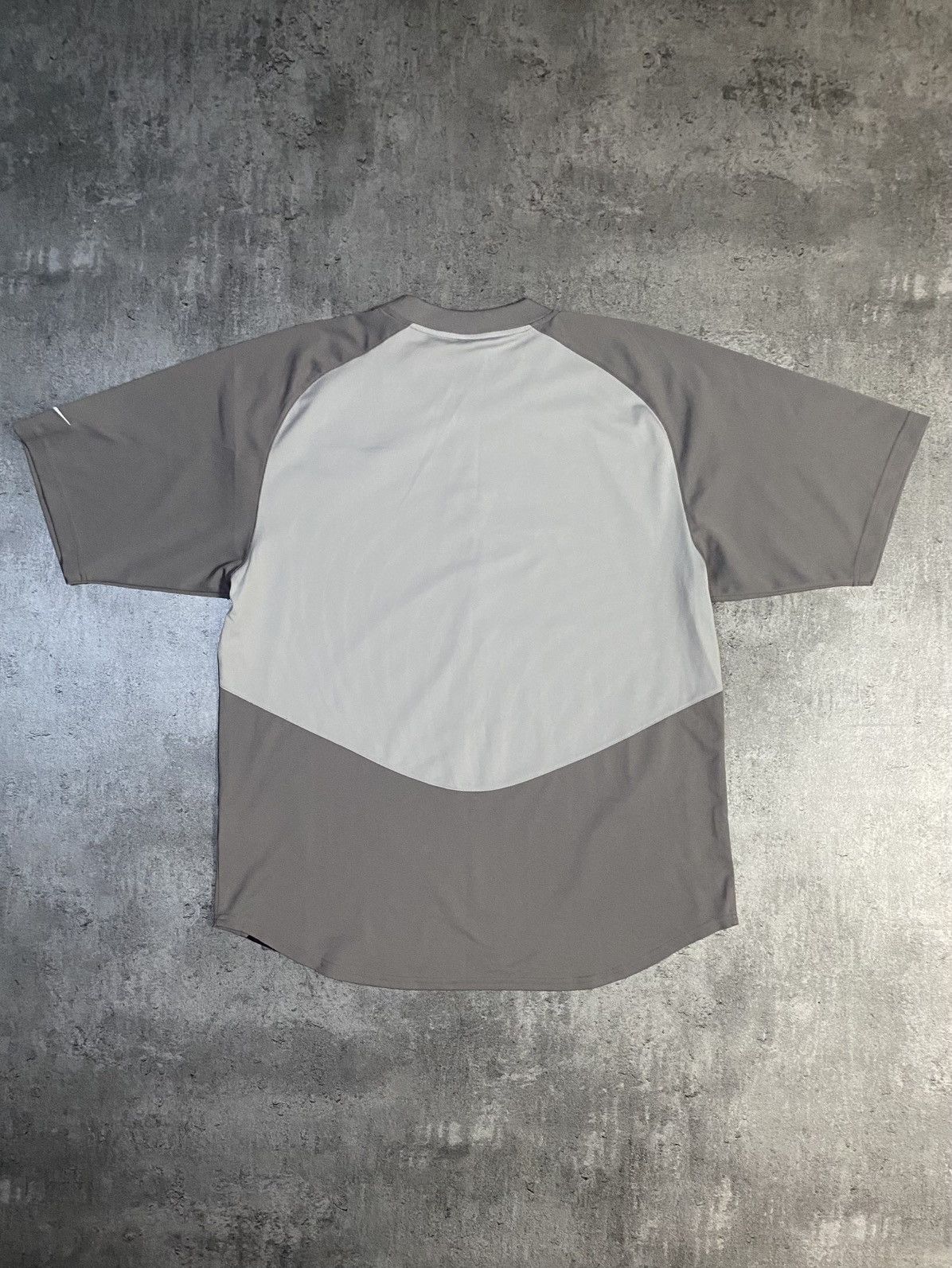 Nike Rare Vintage T-Shirt Nike Centr Logo Small Swoosh Drill Y2K Size US XL / EU 56 / 4 - 7 Thumbnail