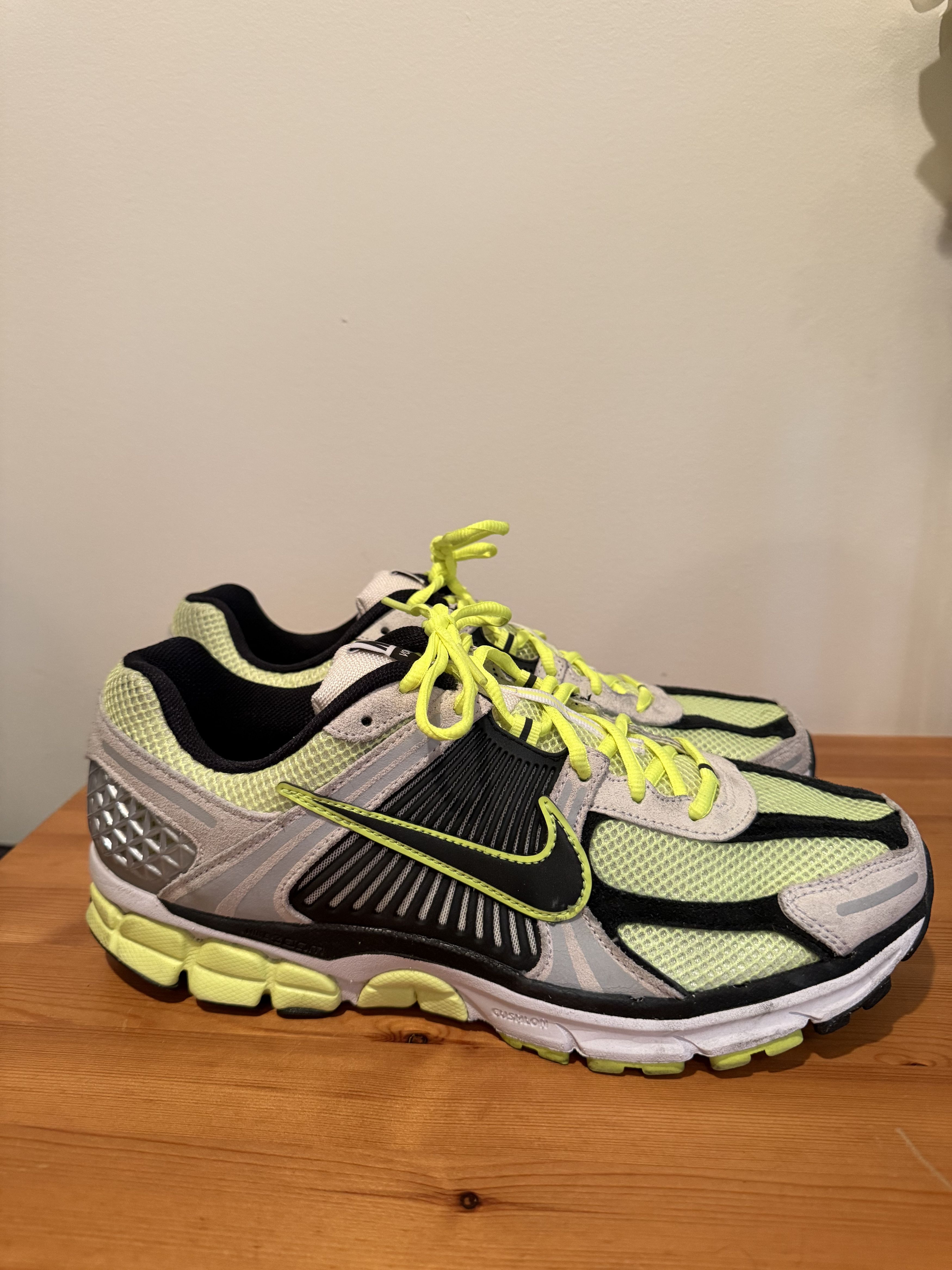 Nike Nike Vomero Zoom 5 Running Shoes Volt Size US 11.5 / EU 44-45 - 1 Thumbnail