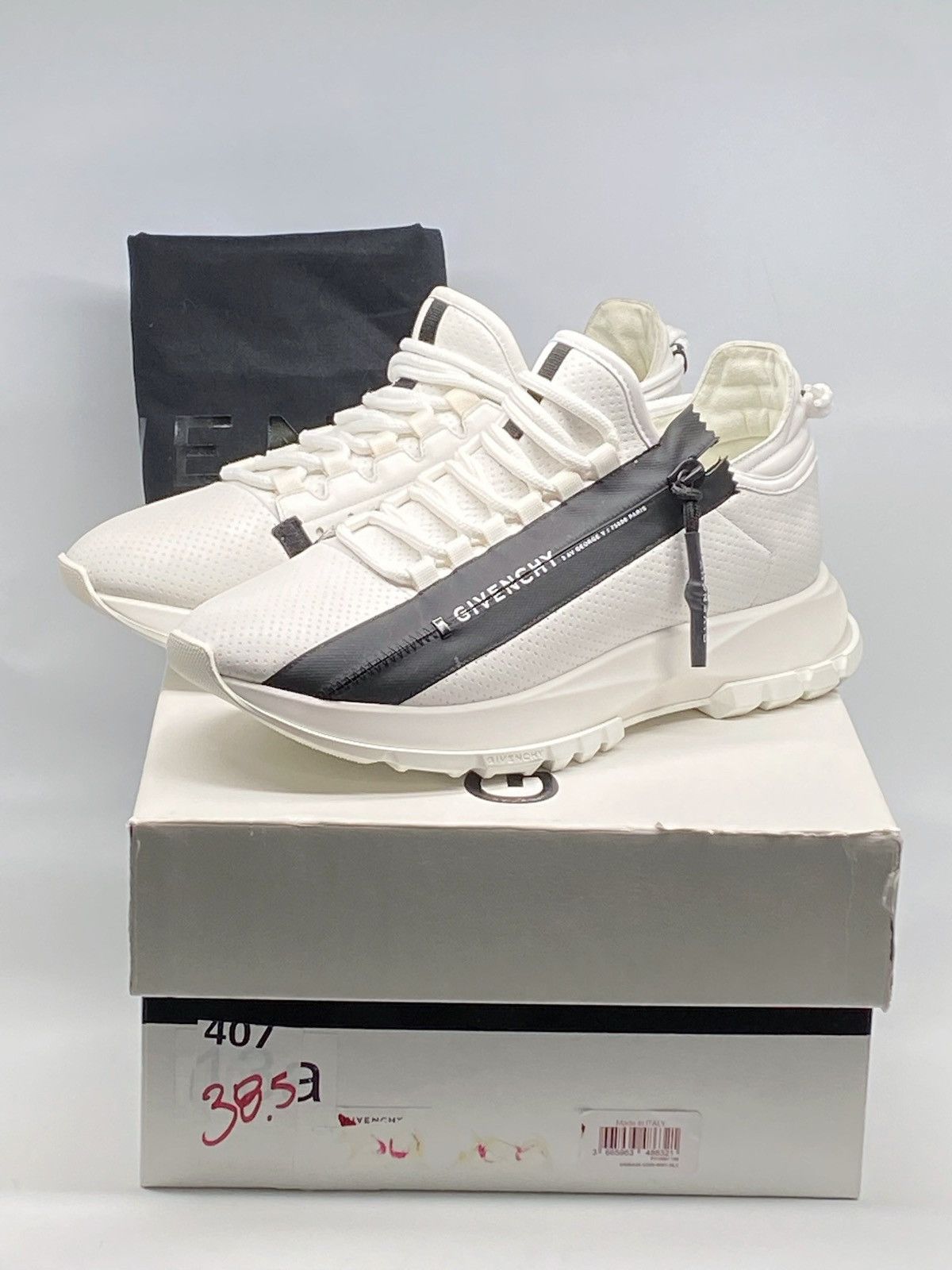 Givenchy Givenchy Spectre Logo Zip Runner Sneakers size 38.5 Size US 8.5 / IT 38.5 - 11 Thumbnail