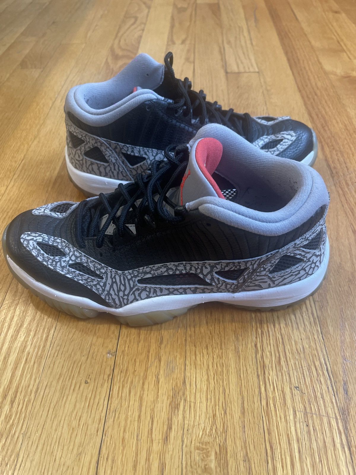 JORDAN retro 11 Low Black cement