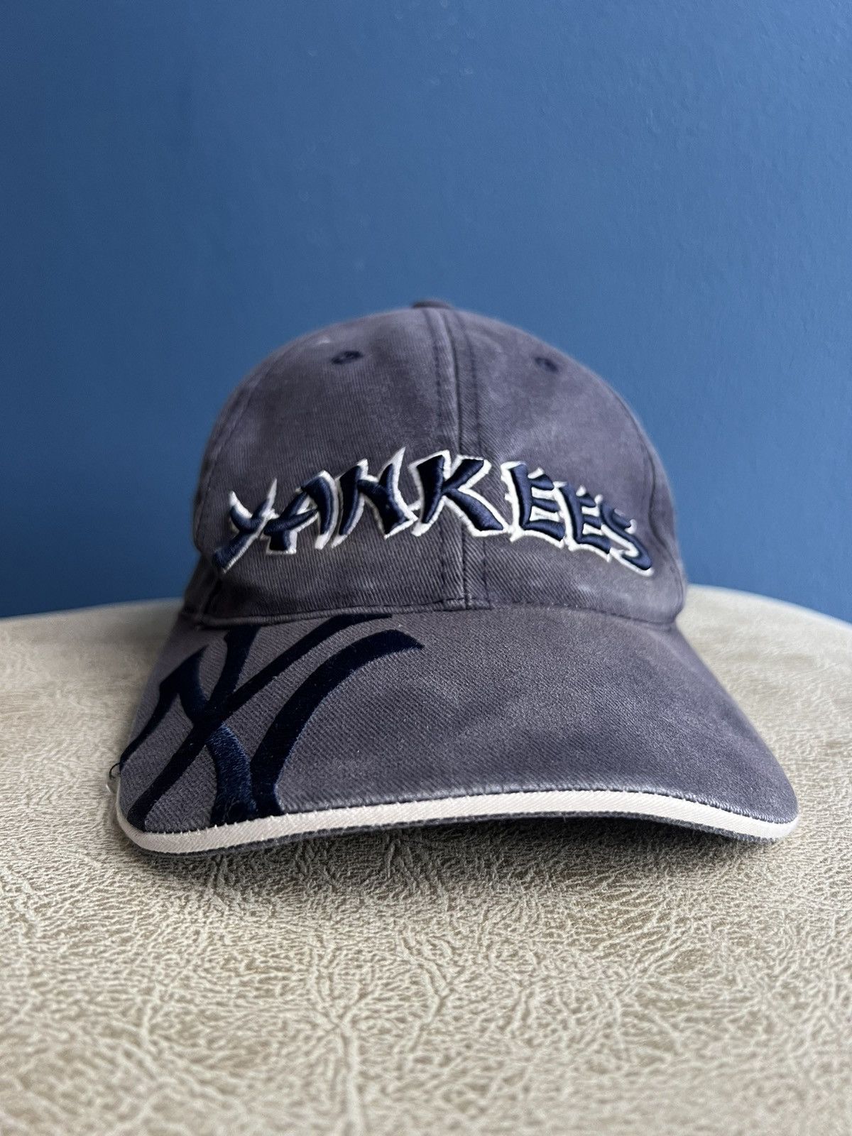 New York Yankees 90s Faded NY Yankees Cap Size ONE SIZE - 2 Thumbnail