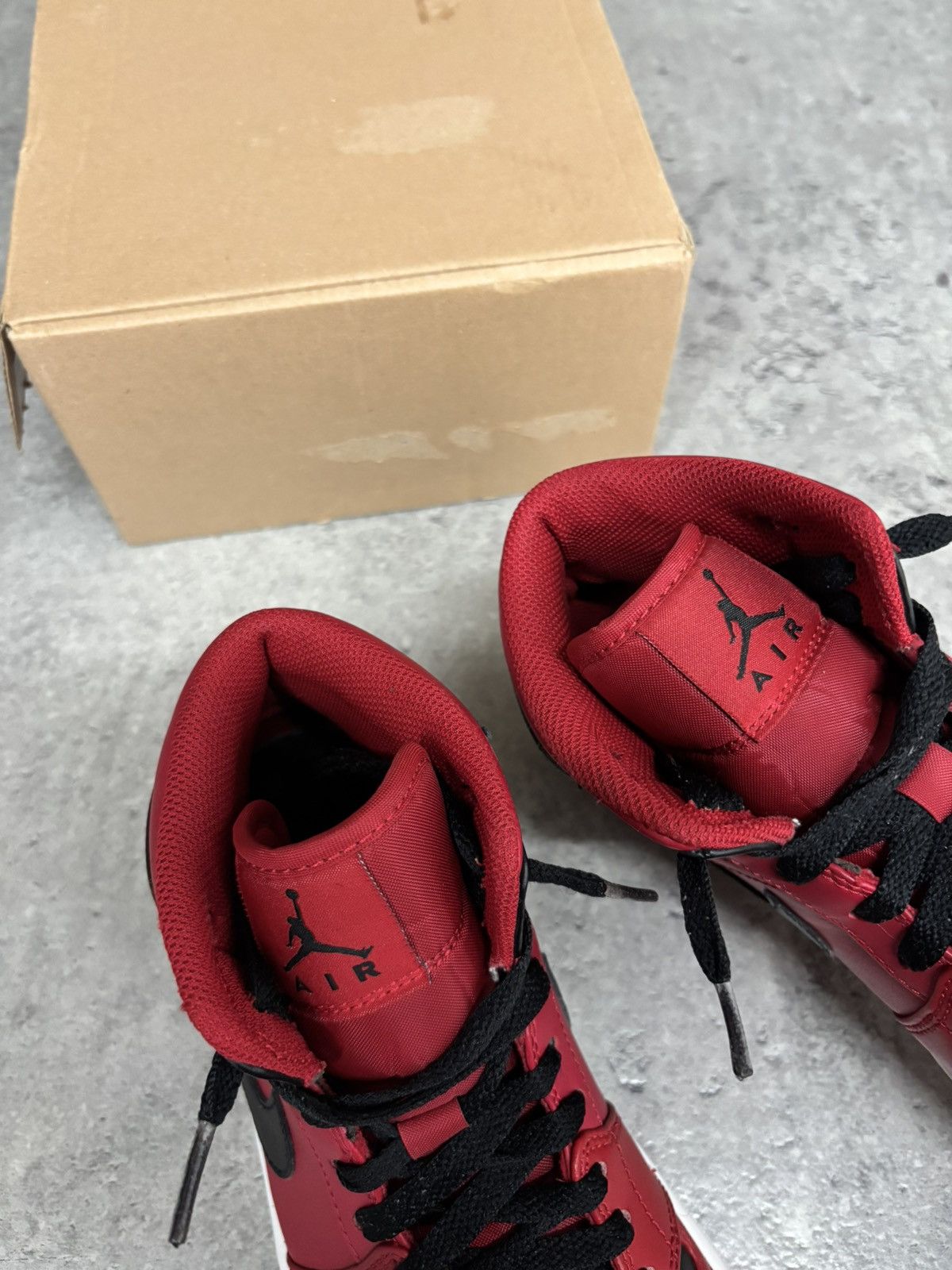 Jordan Brand Nike Air Jordan 1 Mid Reverse Bred Like New Streetwear Size US 7 / EU 40 - 11 Thumbnail
