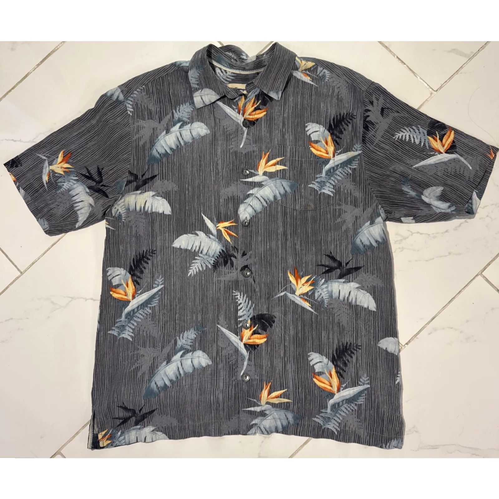 Tommy Bahama VINTAGE Tommy Bahama Shirt M Floral Silk Button-Up Hawaiian Short Sleeve Gray 100% Silk Medium Mens Size US M / EU 48-50 / 2 - 2 Thumbnail
