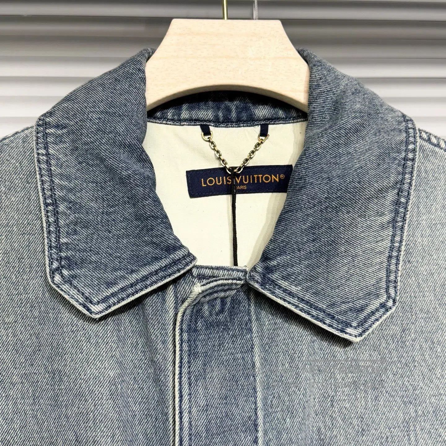 Louis Vuitton Louis Vuitton Denim Short-Sleeve Shirt. Size US XL / EU 56 / 4 - 3 Thumbnail