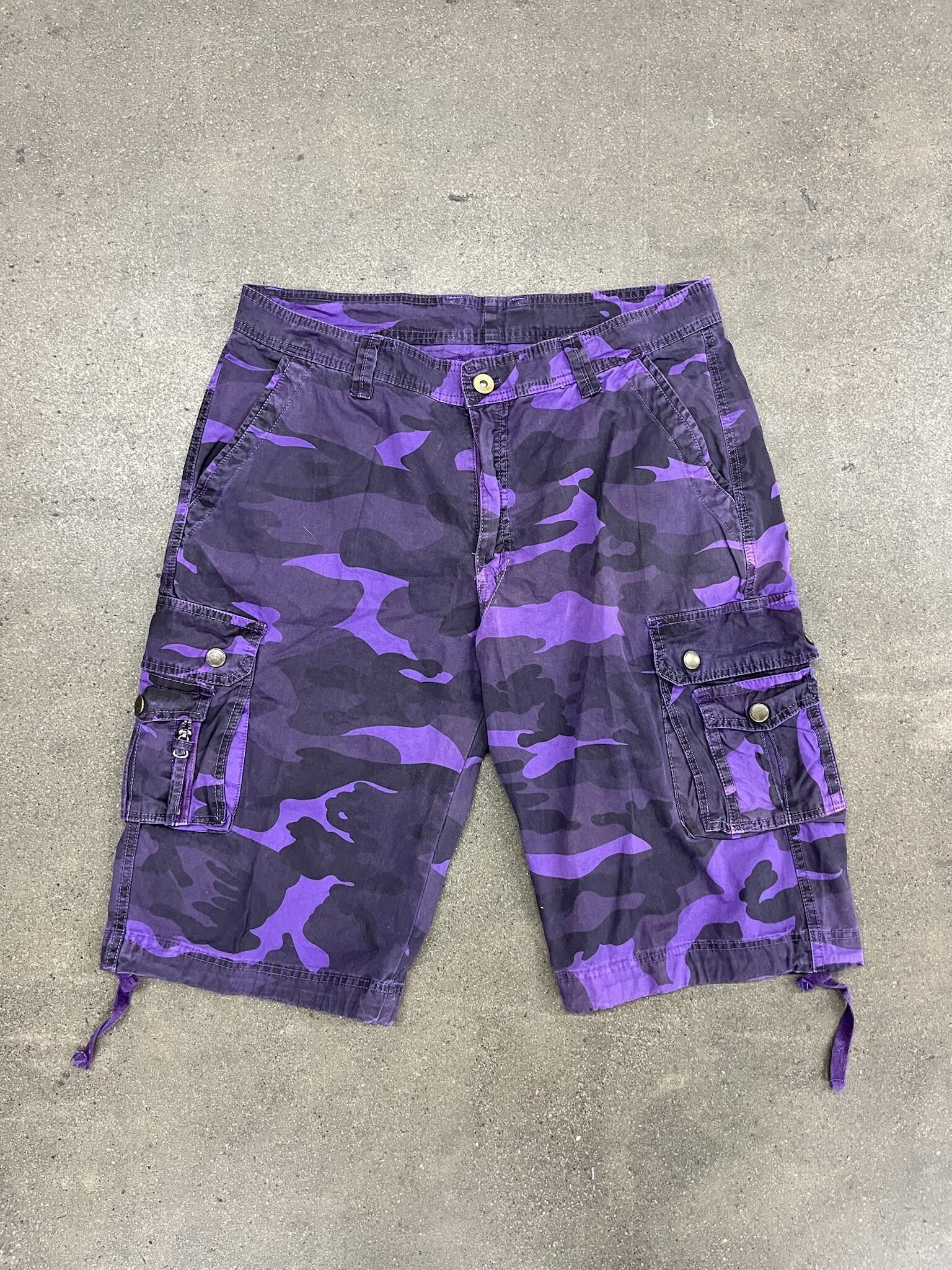 Streetwear Y2K Purple Camo 6 Pocket Cargo Shorts Size US 34 / EU 50 - 1 Preview