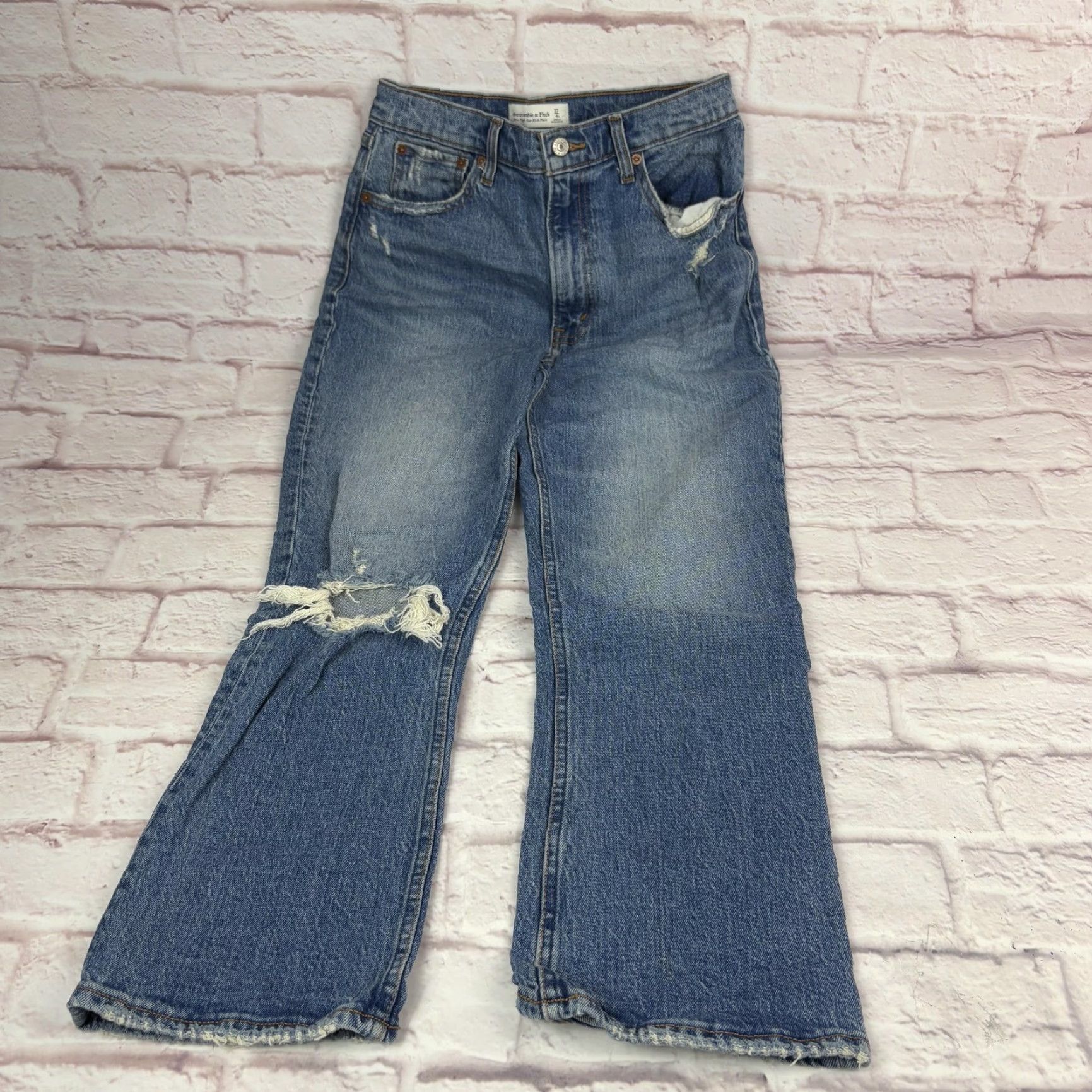 Abercrombie & Fitch Abercrombie & Fitch Jeans Womens 27 Ultra High Rise Kick Flare Distressed Denim Size 27" / US 4 / IT 40 - 6 Thumbnail
