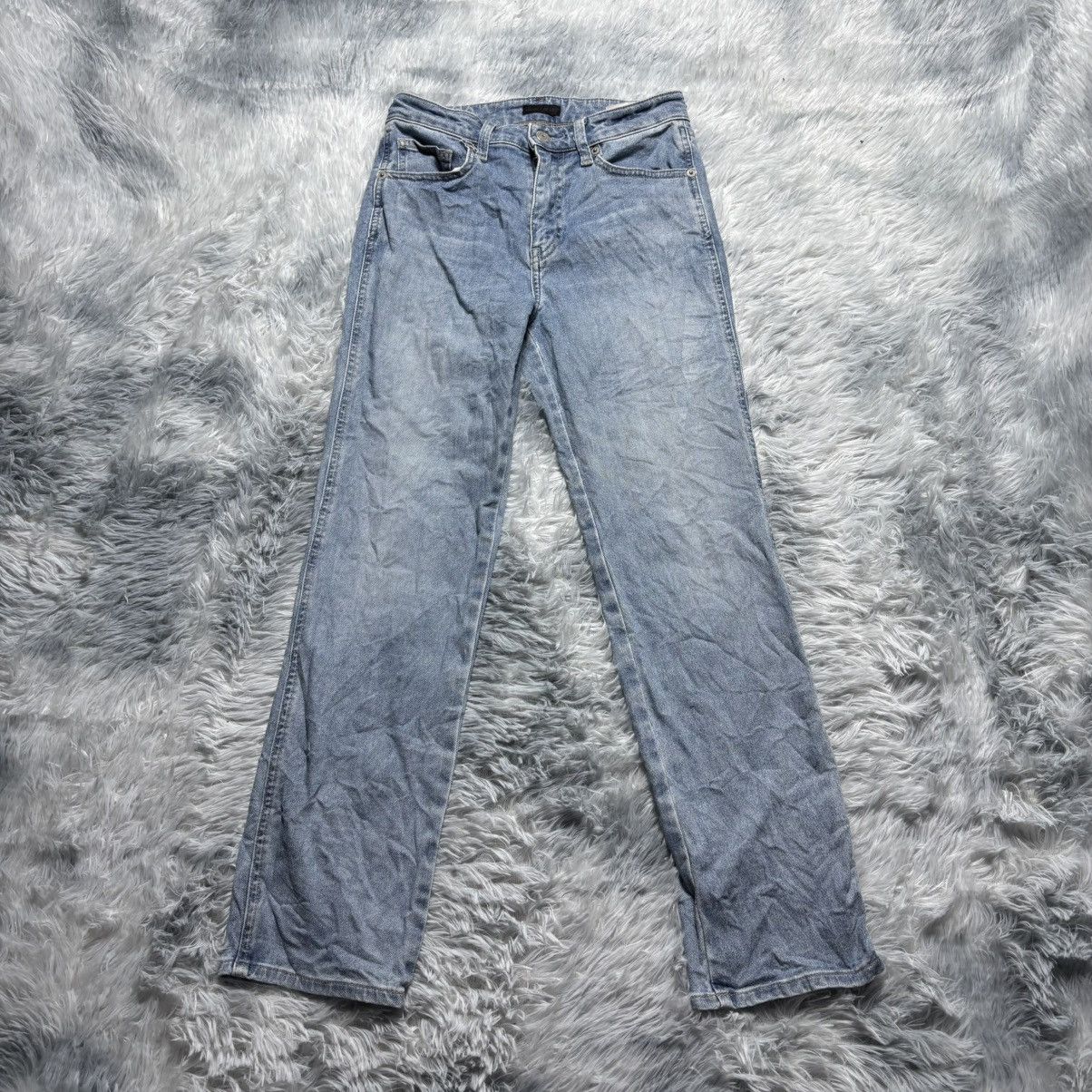 Uniqlo Uniqlo Women's High Rise Straight Jeans Light Blue (Size 23) Size 25" / US 0 / IT 36 - 1 Thumbnail