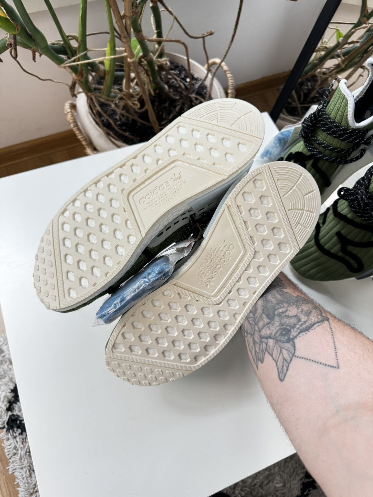 Adidas Adidas BBC Ice Cream x Pharrell x NMD Human Race Running Size US 11 / EU 44 - 10 Thumbnail