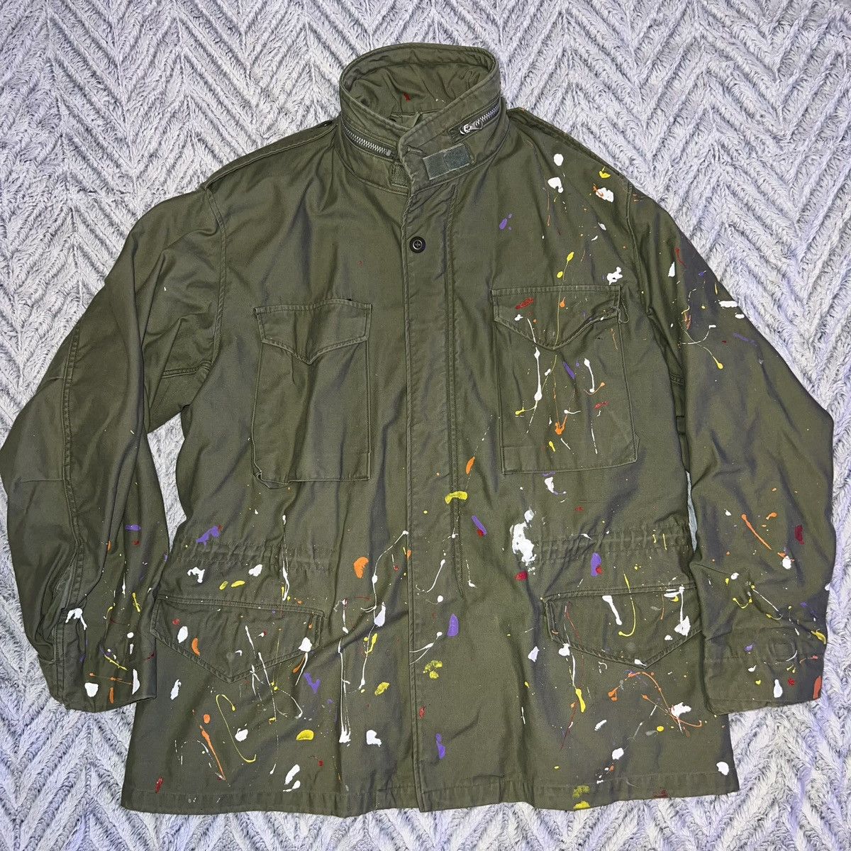 Image of Urban Outfitters x Vintage New Vintage Paint Splatter M65 Military Jacket in Green, Men's (Size XL)