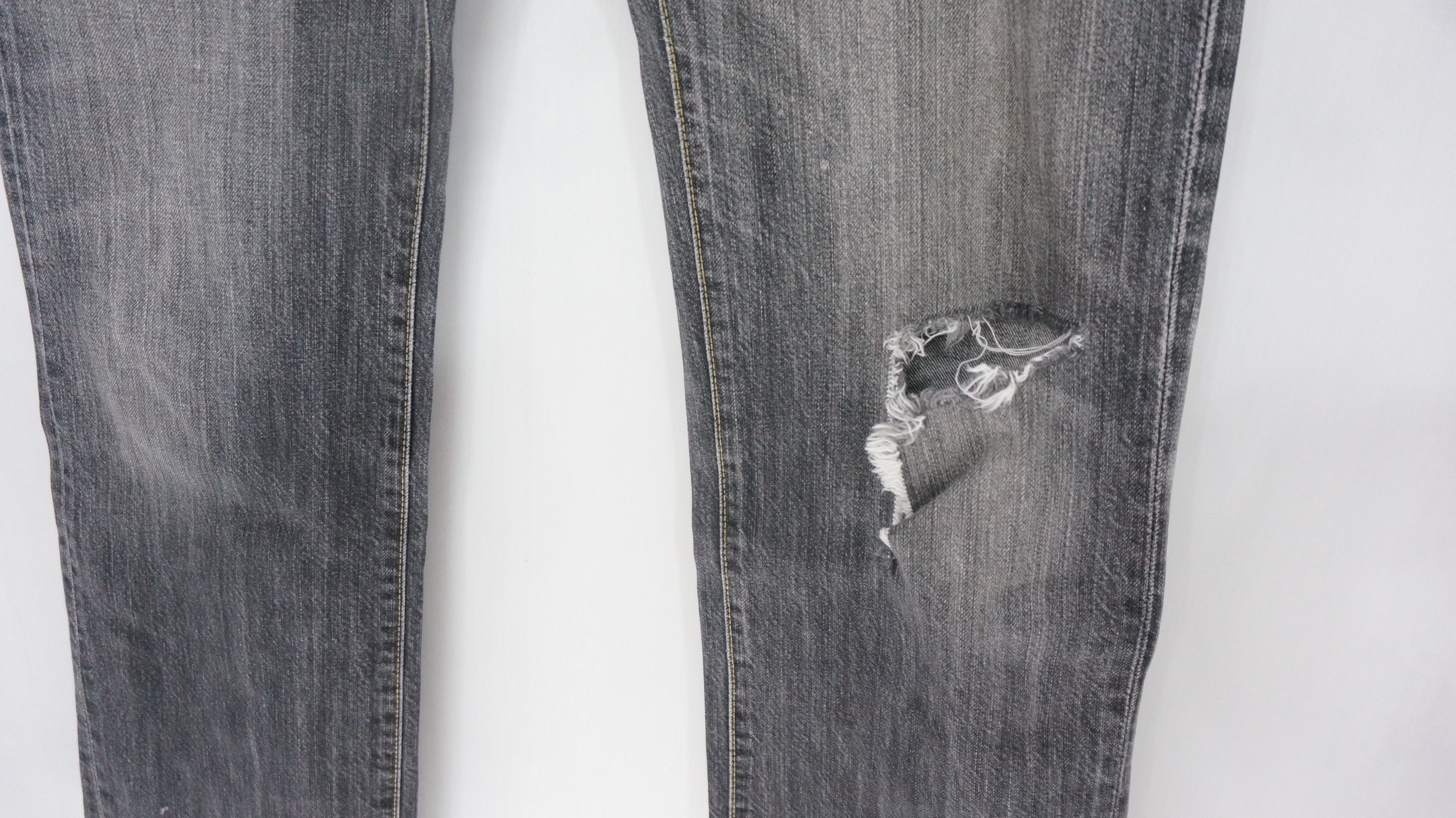 Undercover × Uniqlo Uniqlo Jeans UJ S002 Ash Grey Distressed Jeans W32 Size US 32 / EU 48 - 5 Thumbnail