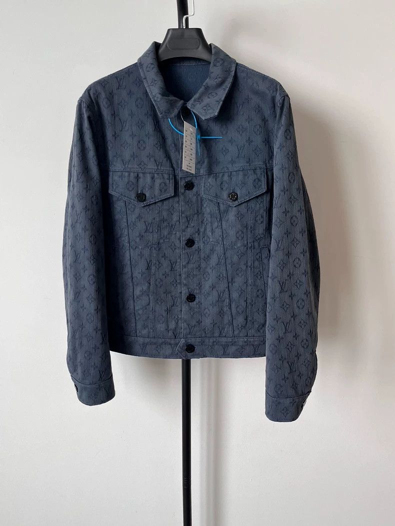 Louis Vuitton Louis Vuitton Logo full-print single-breasted casual long- Size US S / EU 44-46 / 1 - 1 Thumbnail