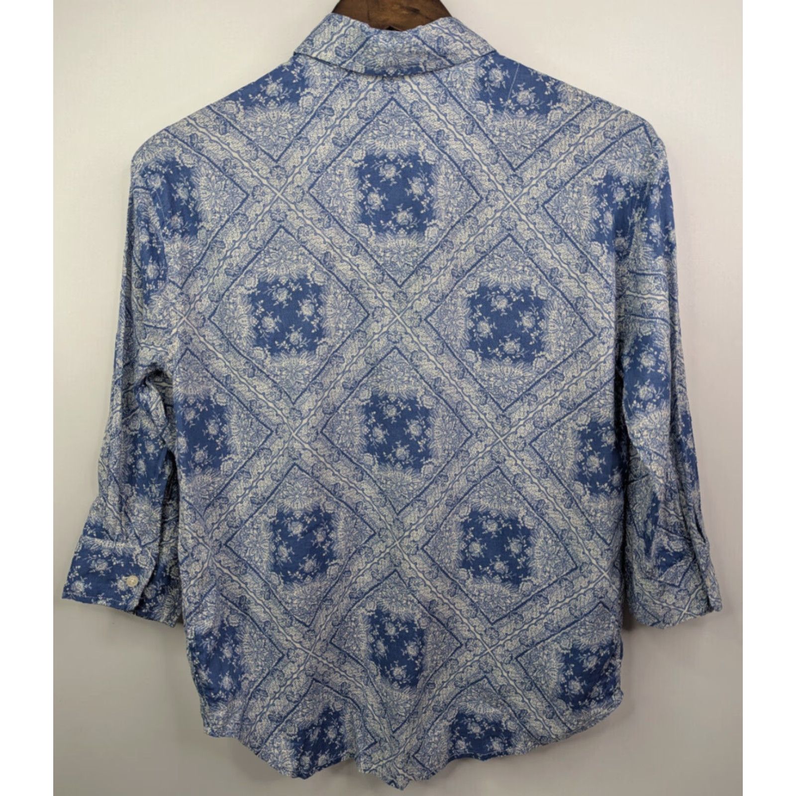 Ralph Lauren Lauren Ralph Lauren Button-Up Blue Floral 3/4 Sleeve Blouse Women's XS Shirt Womens XS Blue Floral Pattern Button Front Blouse Size XS / US 0-2 / IT 36-38 - 2 Thumbnail