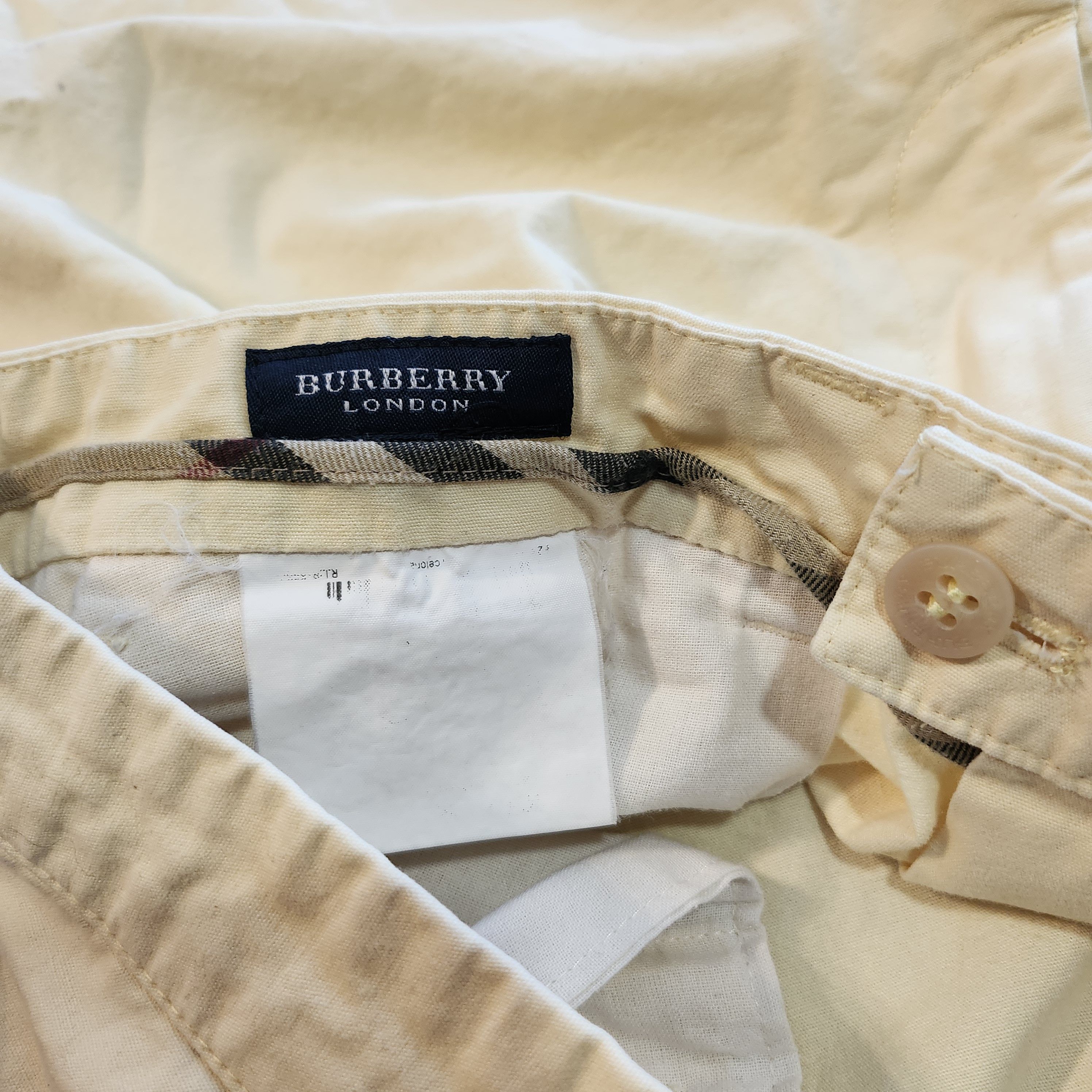 Burberry Burberry Sport Shorts Yellow Size US 34 / EU 50 - 3 Thumbnail
