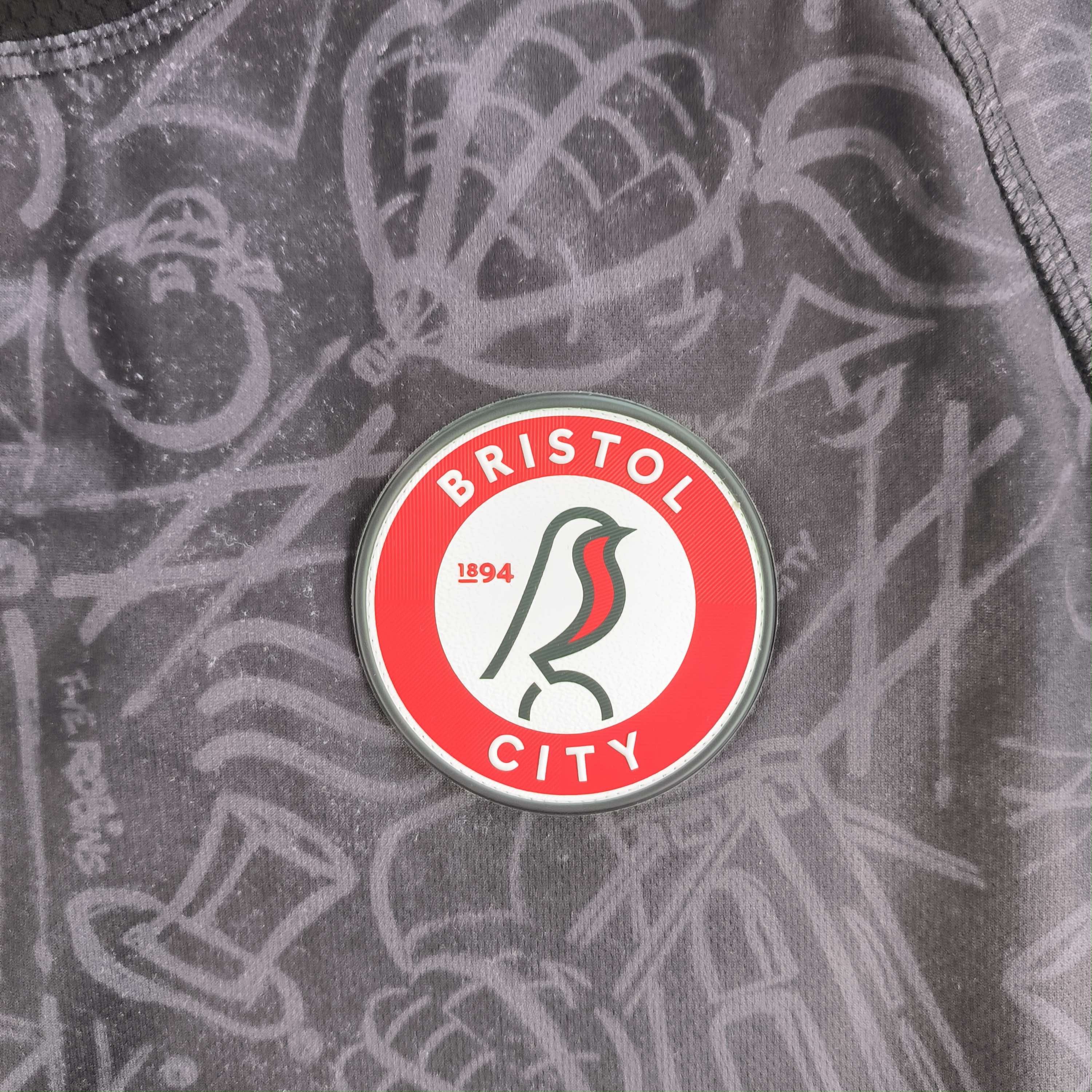 Hummel Bristol City 2022-23 Hummel training football jersey size S Size US S / EU 44-46 / 1 - 3 Thumbnail