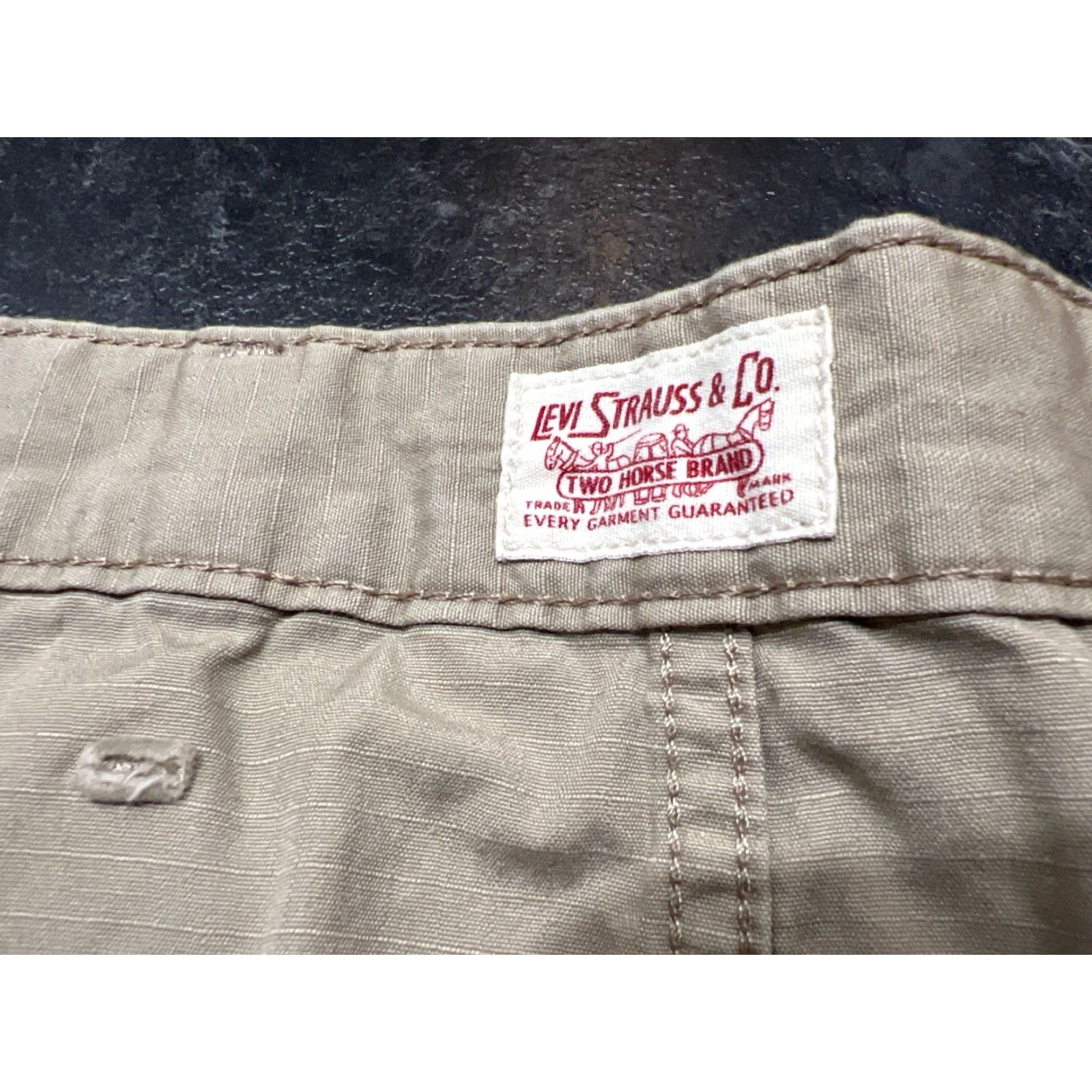 Levi's Levi's Cargo Shorts Tan Khaki Ripstop Casual Men’s Size 52 Cargo Pocket Inseam 9 in Big & Tall Cotton Canvas Front Flat Front Regular Mens Size US 36 / EU 52 - 4 Thumbnail