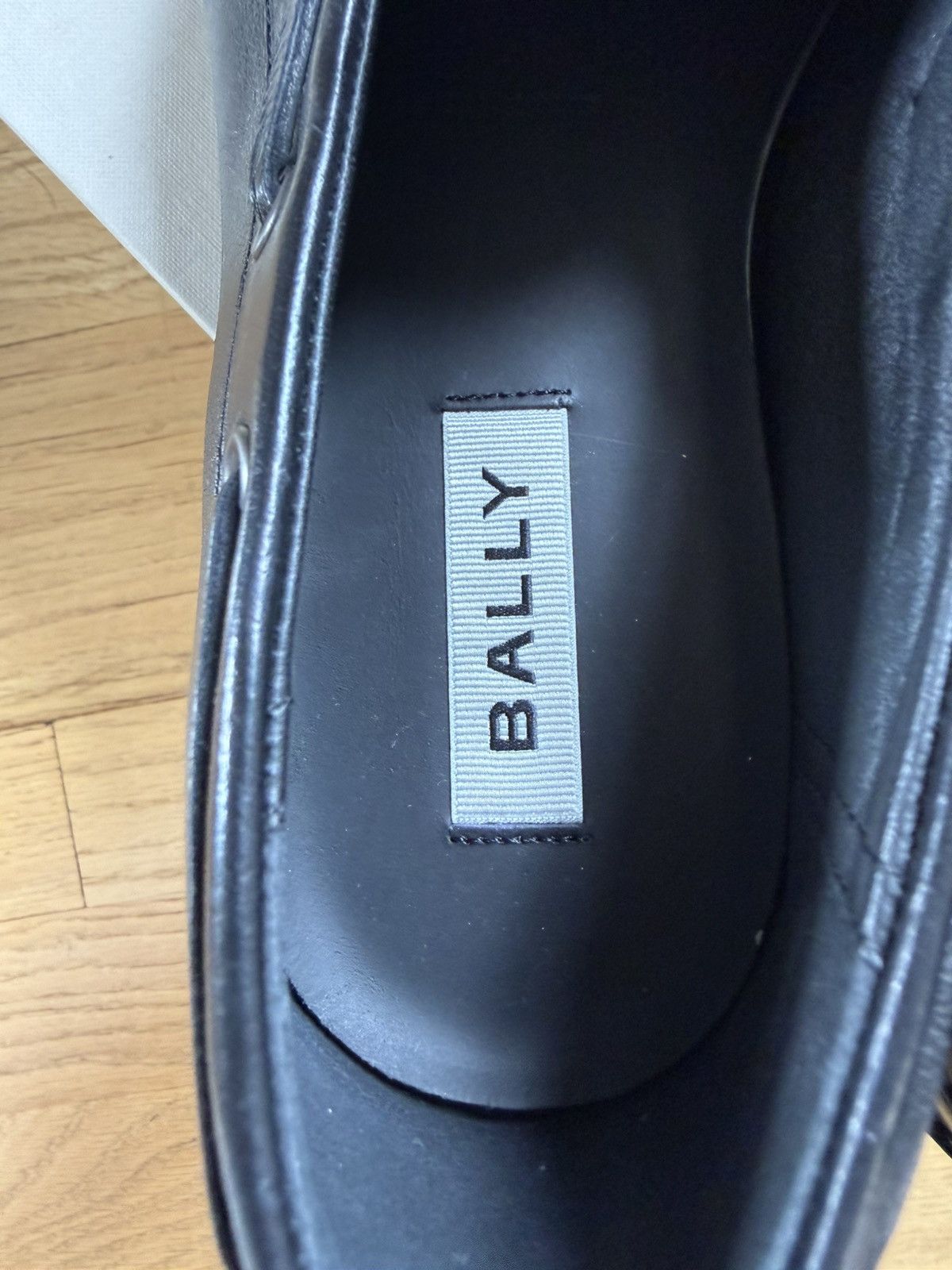 Bally Bally Plume Moccasin Loafer Boat Shoe in Black Leather Size US 7 / EU 40 - 7 Thumbnail