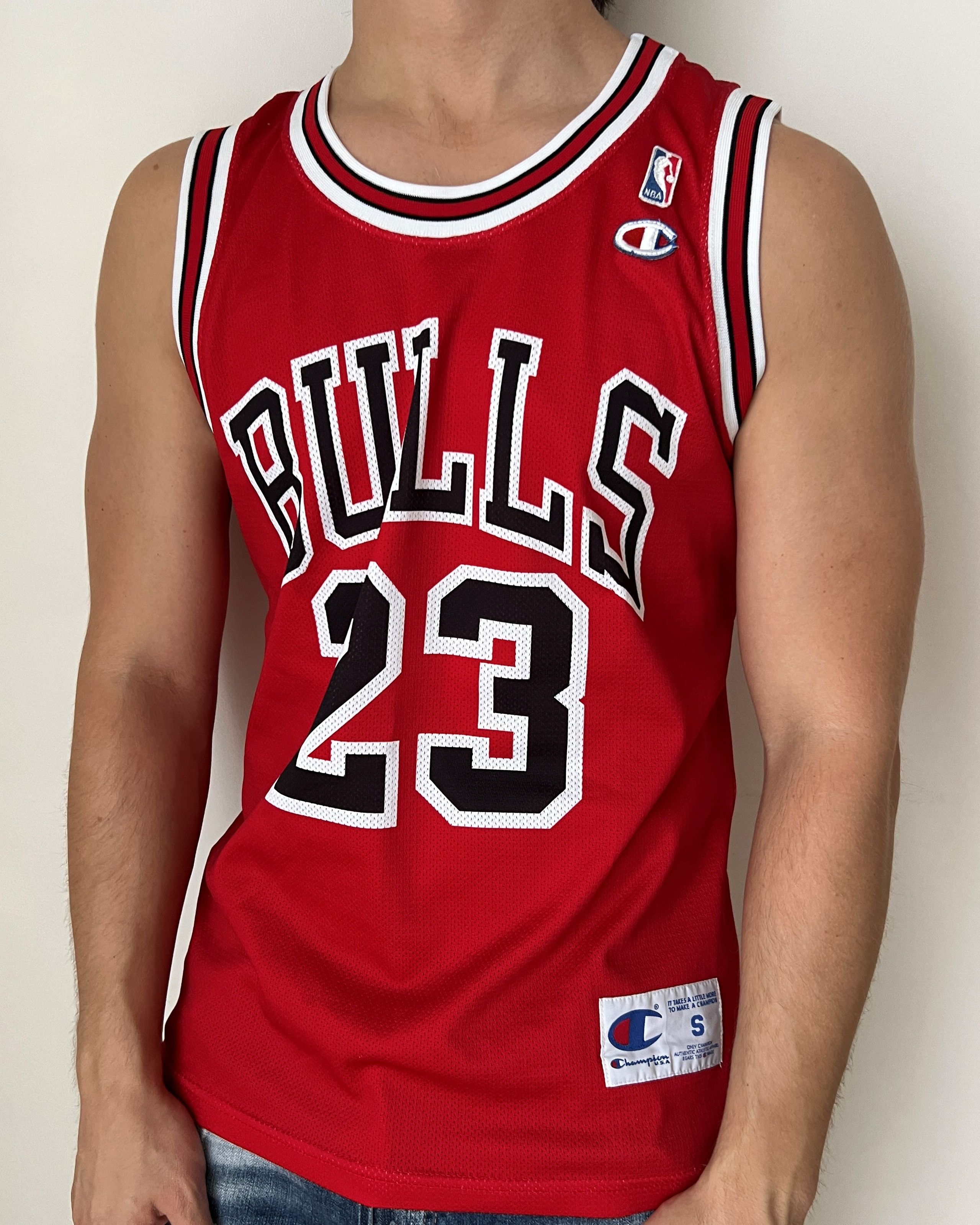 Champion VINTAGE CHAMPION USA CHICAGO BULLS JORDAN 23 NBA RED JERSEY Size US S / EU 44-46 / 1 - 1 Thumbnail