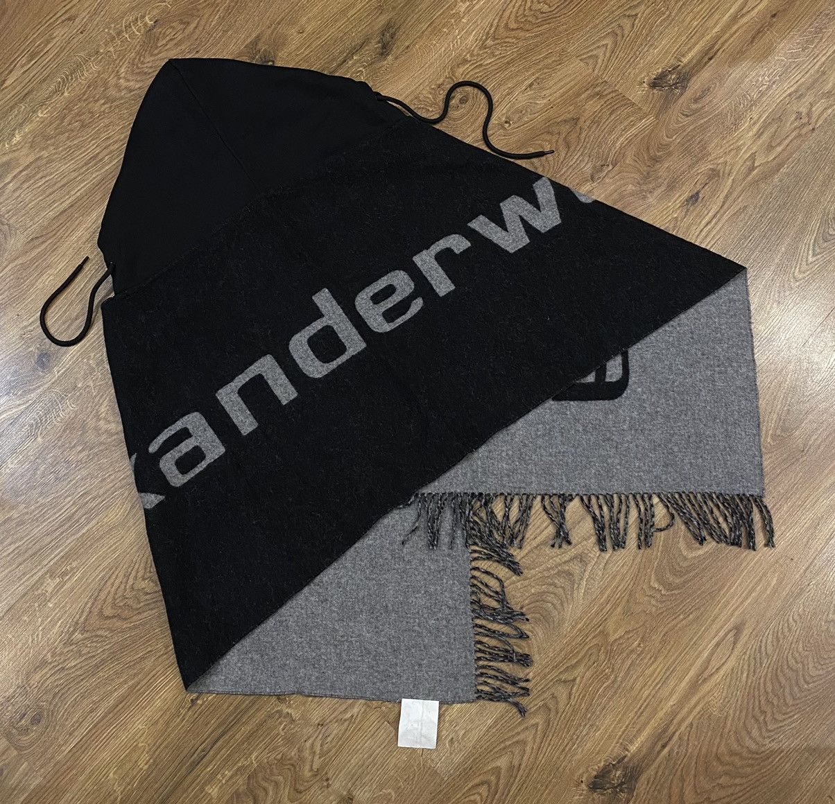Alexander Wang Alexander Wang T Big Logo Hoodie Scarf x Luxury Size ONE SIZE - 2 Thumbnail