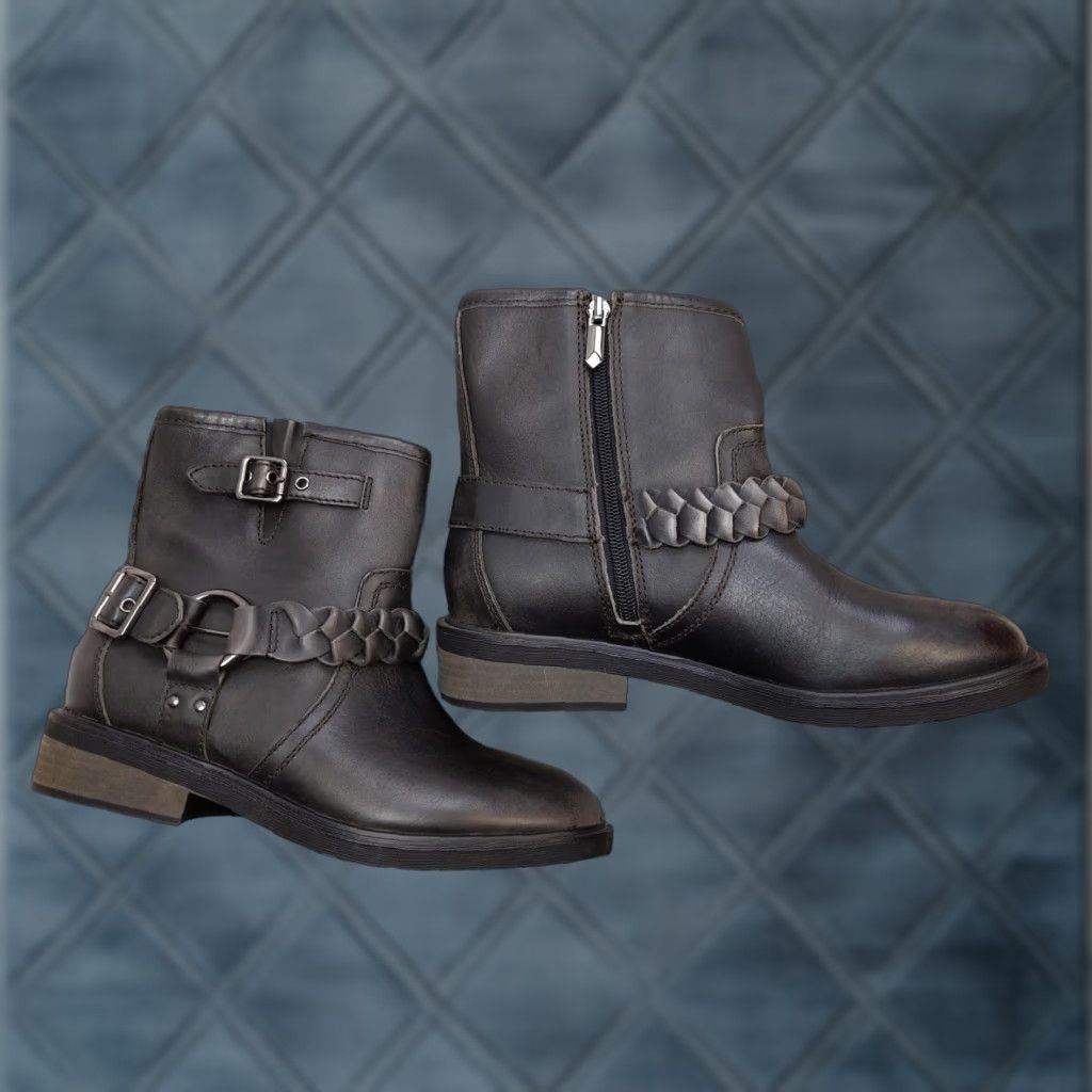 Vintage VINTAGE Crown Vintage Boots Womens 7 37.5 Black Leather Ankle Biker Buckle Booties Shoes Size US 7 / IT 37 - 1 Thumbnail