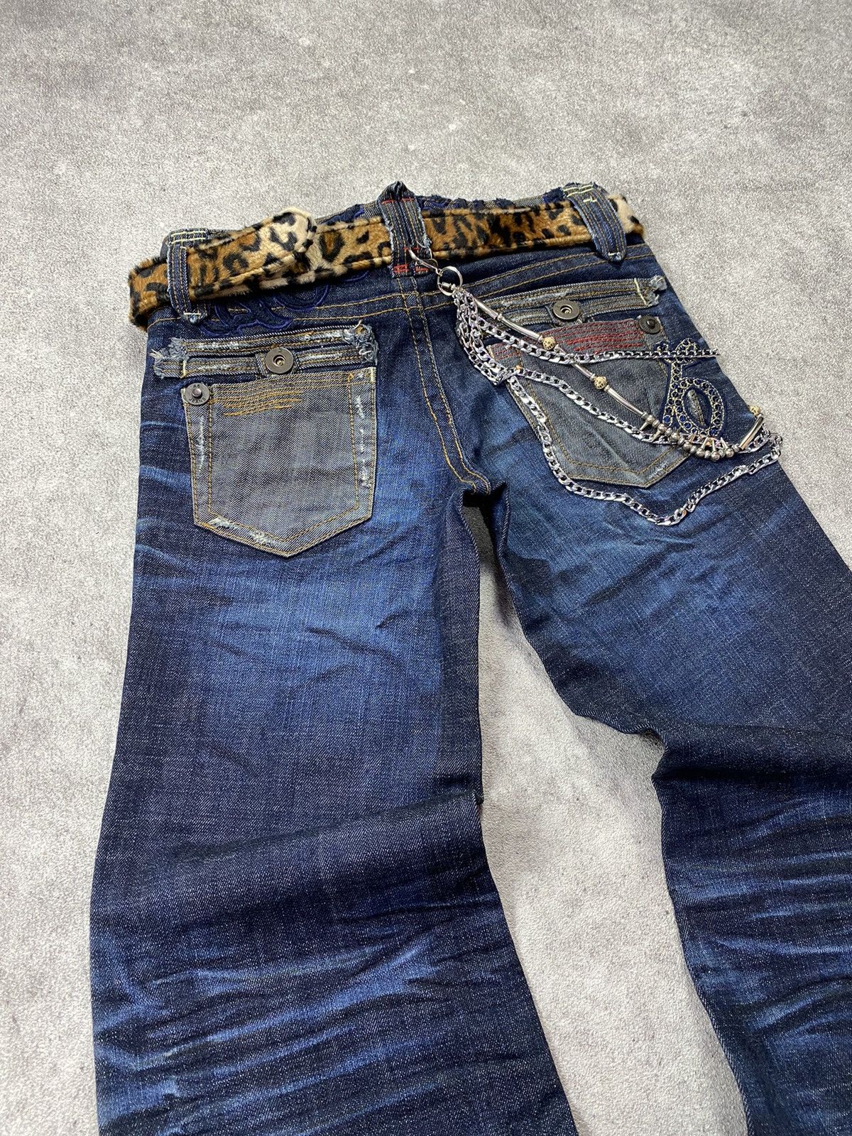 If Six Was Nine × Japanese Brand × Le Grande Bleu (L.G.B.) 2000s A6 Distressed Wash Super Flare Jean Size US 29 - 4 Thumbnail
