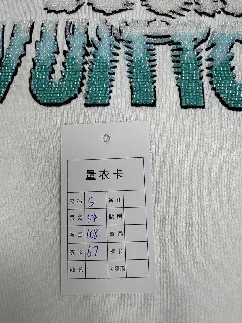 Louis Vuitton Louis Vuitton White beaded short sleeves 2504-Nextarrow Size US S / EU 44-46 / 1 - 8 Thumbnail