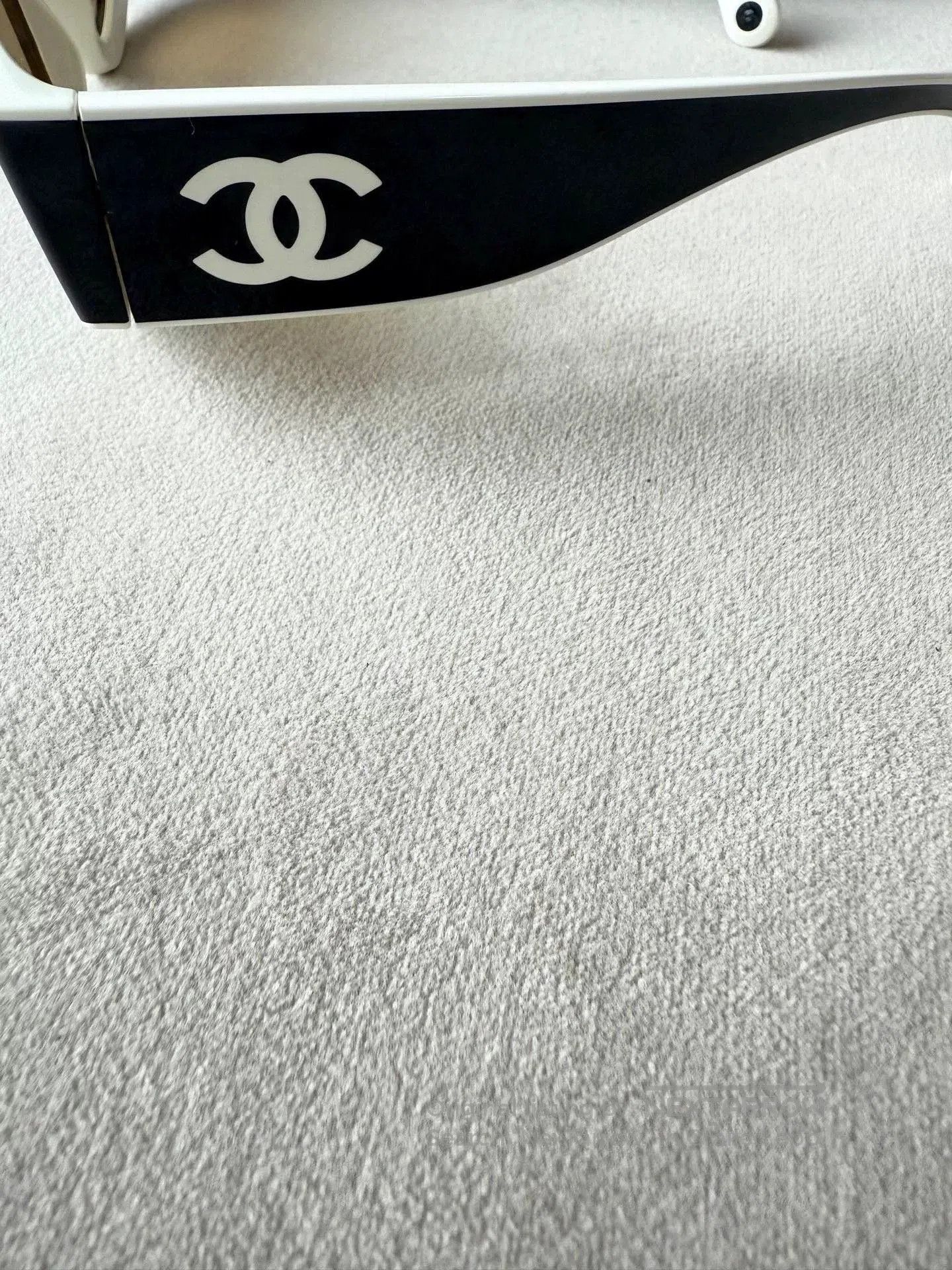 Chanel Chanel Black White Cat Eye Sunglasses. Size ONE SIZE - 7 Thumbnail